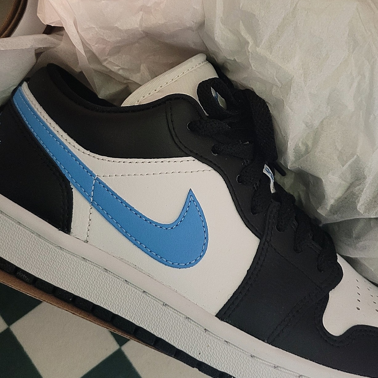 (W) Jordan 1 Low Black University Blue 착용 스타일