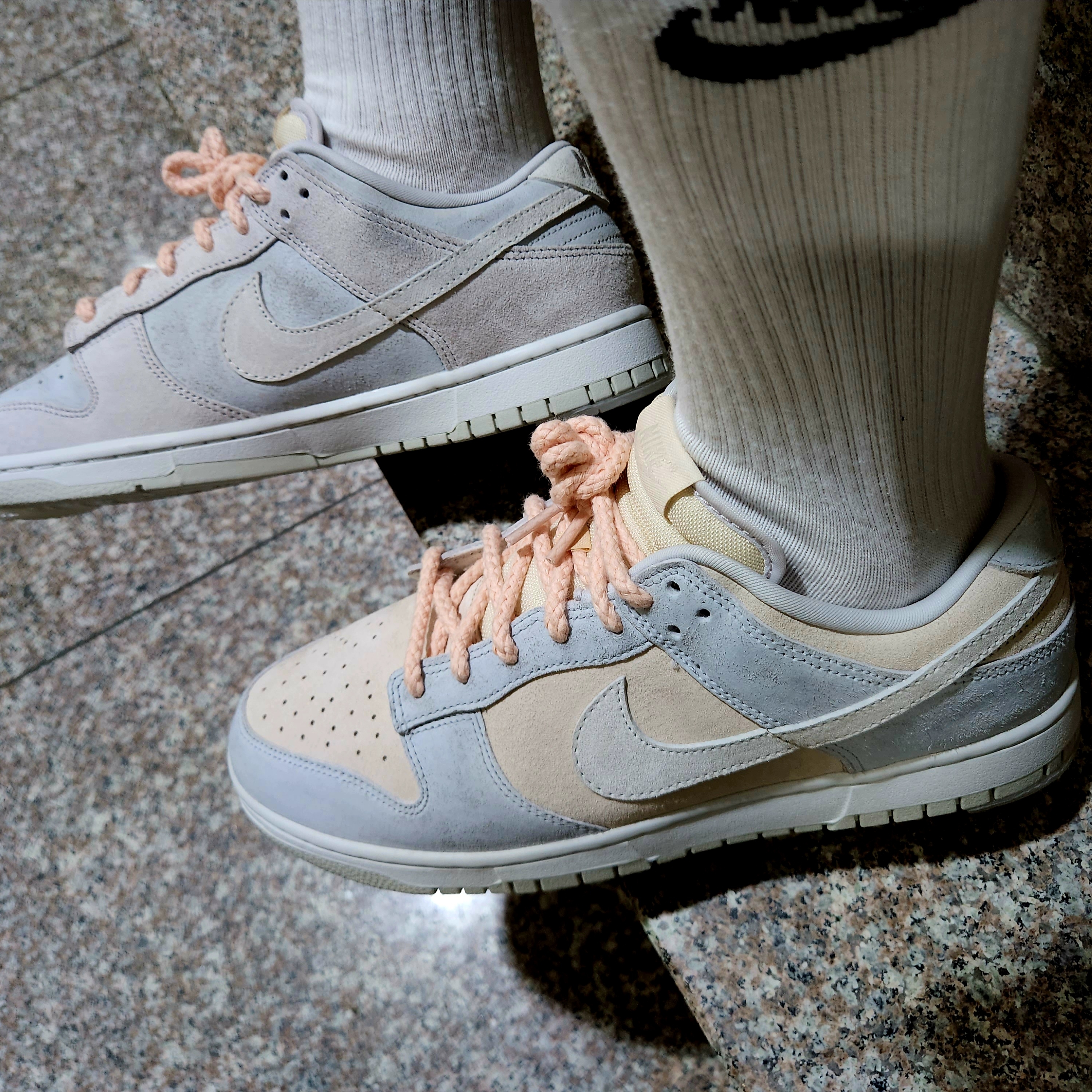Nike Dunk Low Retro PRM Vast Grey 착용 스타일 - 4