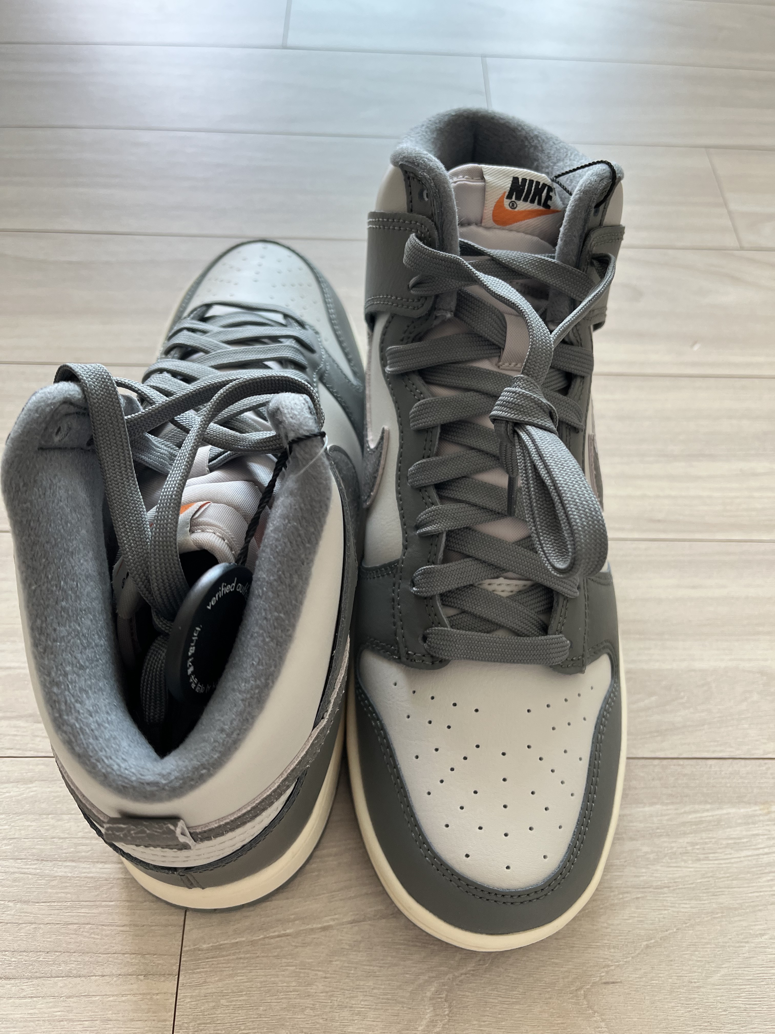 Nike Dunk High Retro SE VNTG Light Bone 착용 스타일 - 3