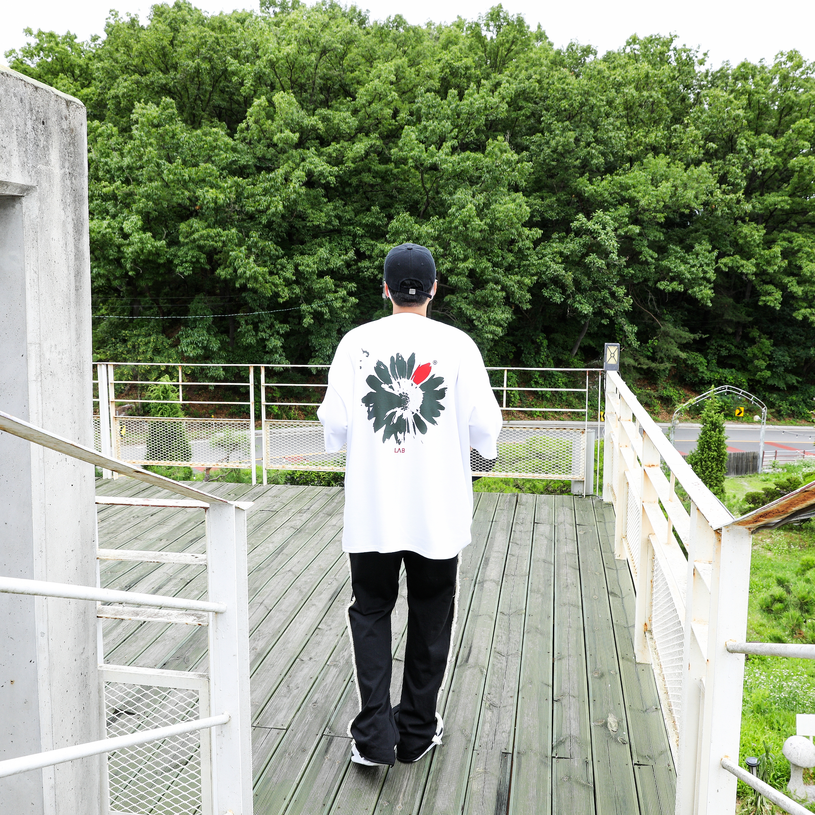 Jordan 4 Retro White and Black 착용 스타일 - 2