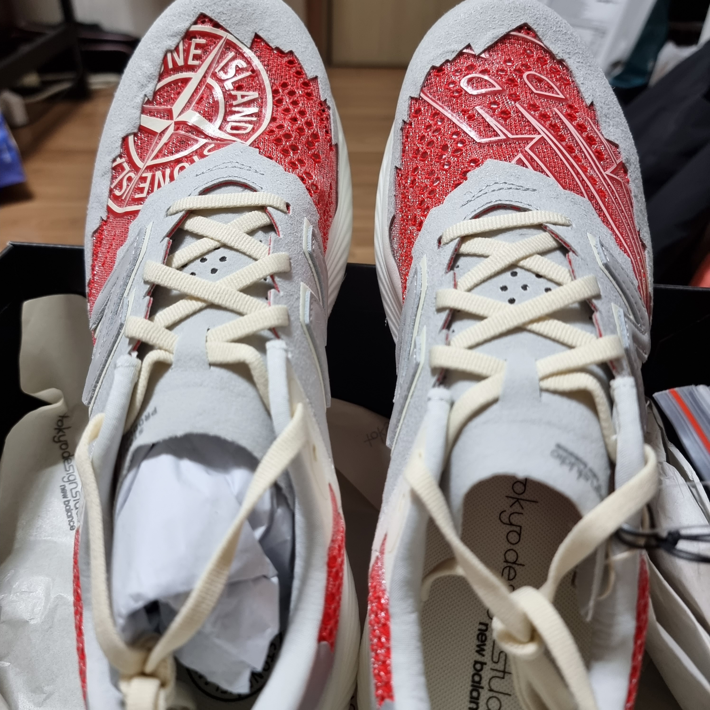 New Balance x Stone Island x Tokyo Design Studio FuelCell RC Elite v2 SI Red 착용 스타일 - 1