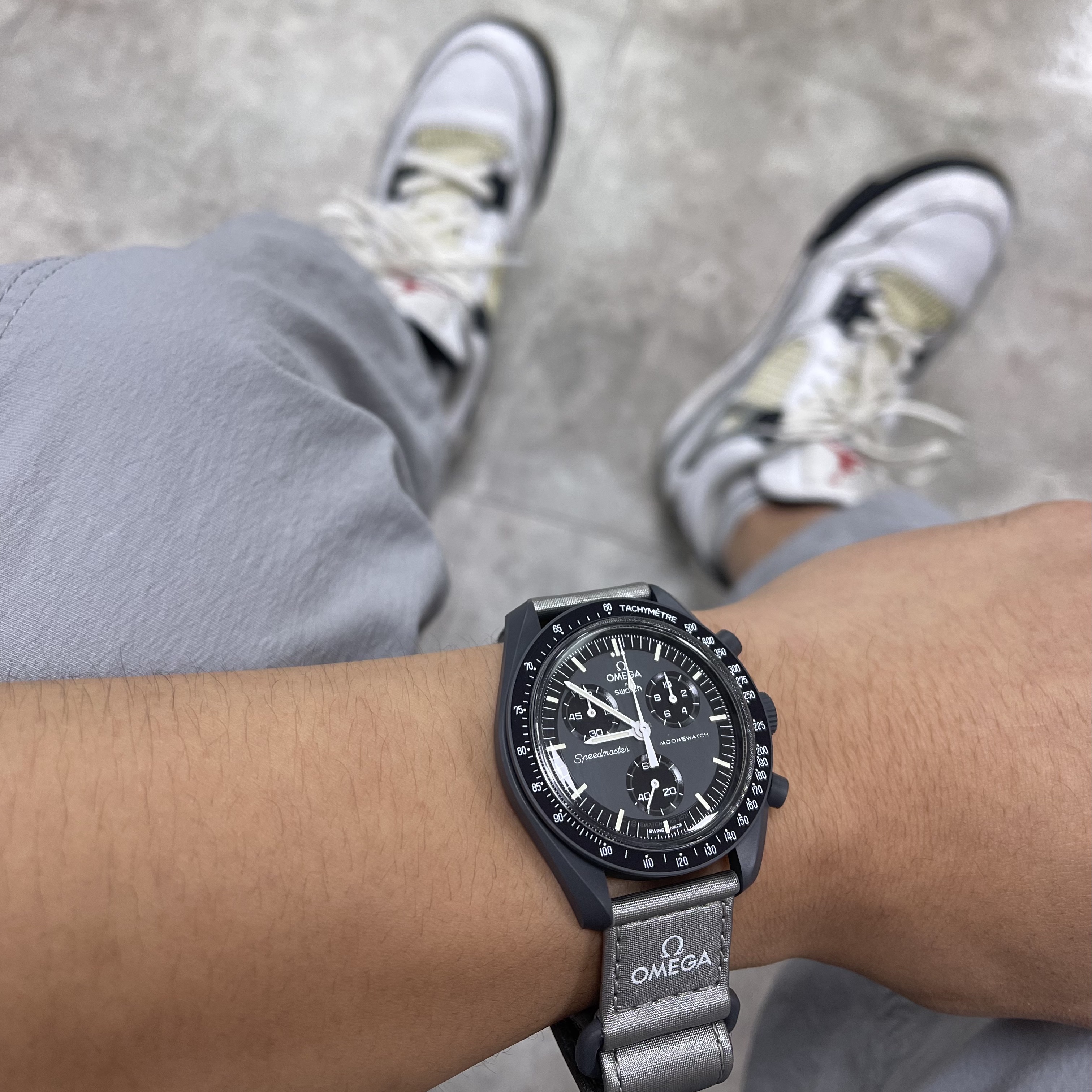 Swatch x Omega Bioceramic MoonSwatch Mission To Mercury 착용 스타일 - 2