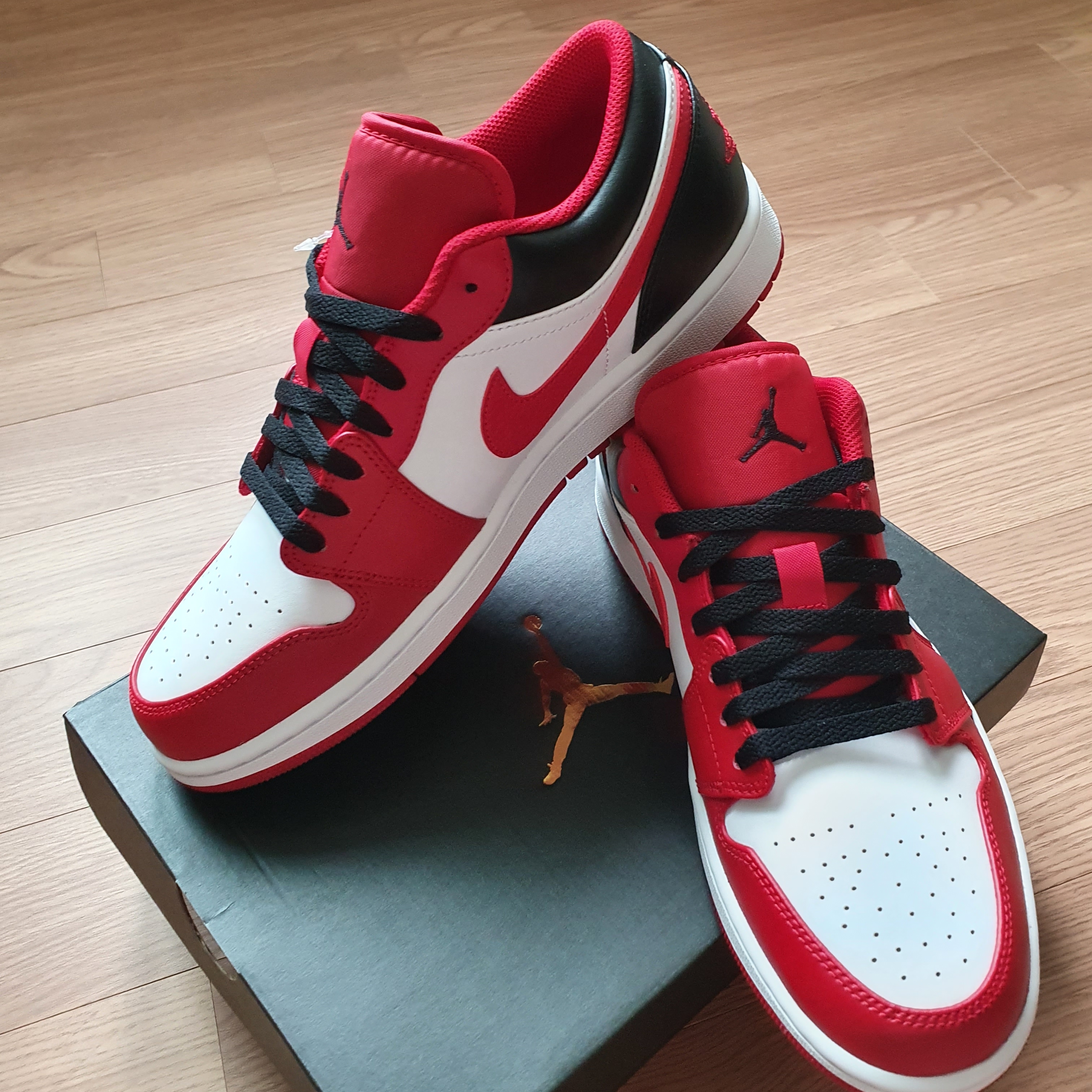 Jordan 1 Low White Gym Red Black 착용 스타일