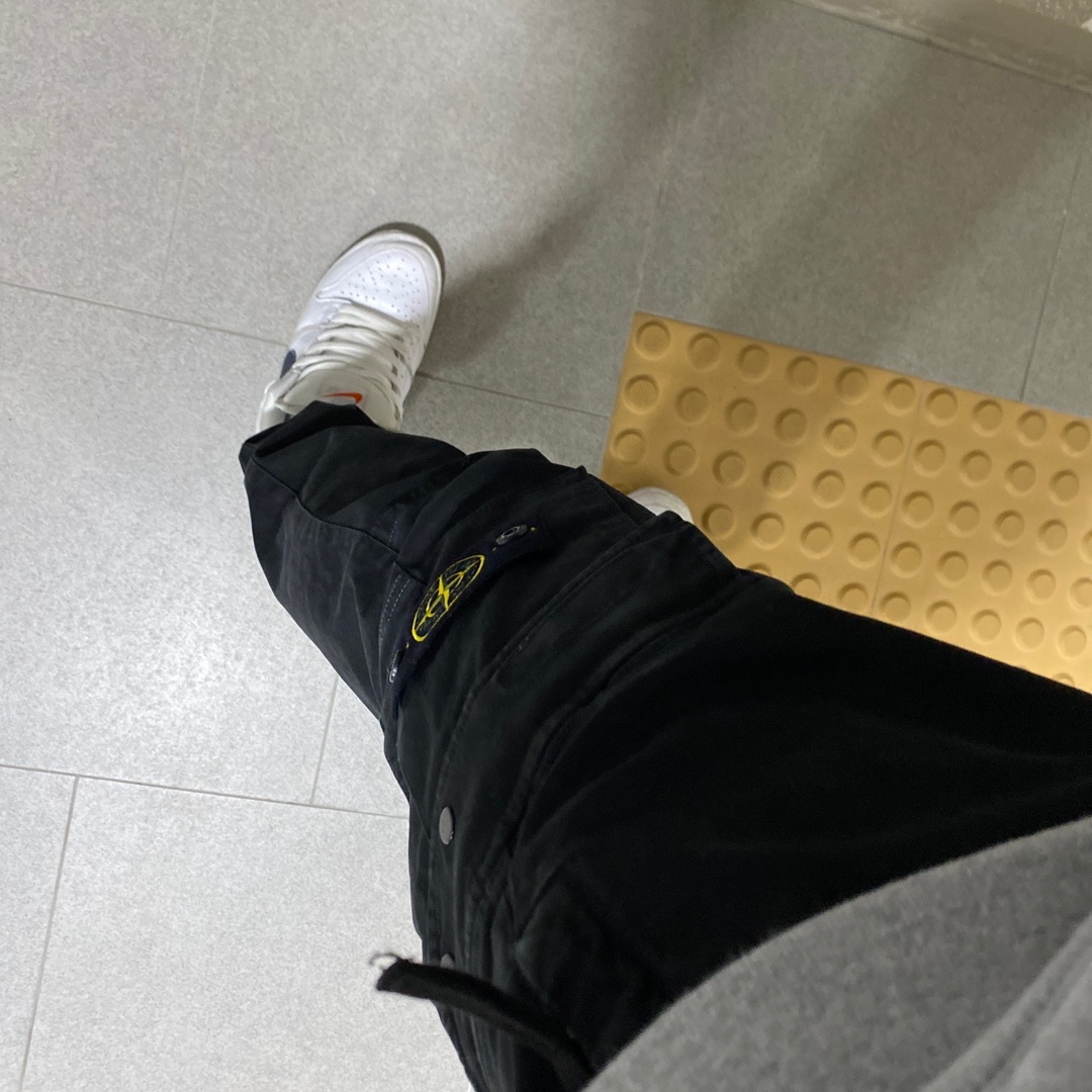 Stone Island 313L1 Old Dye Treatment Cargo Pants Black - 21FW 착용 스타일