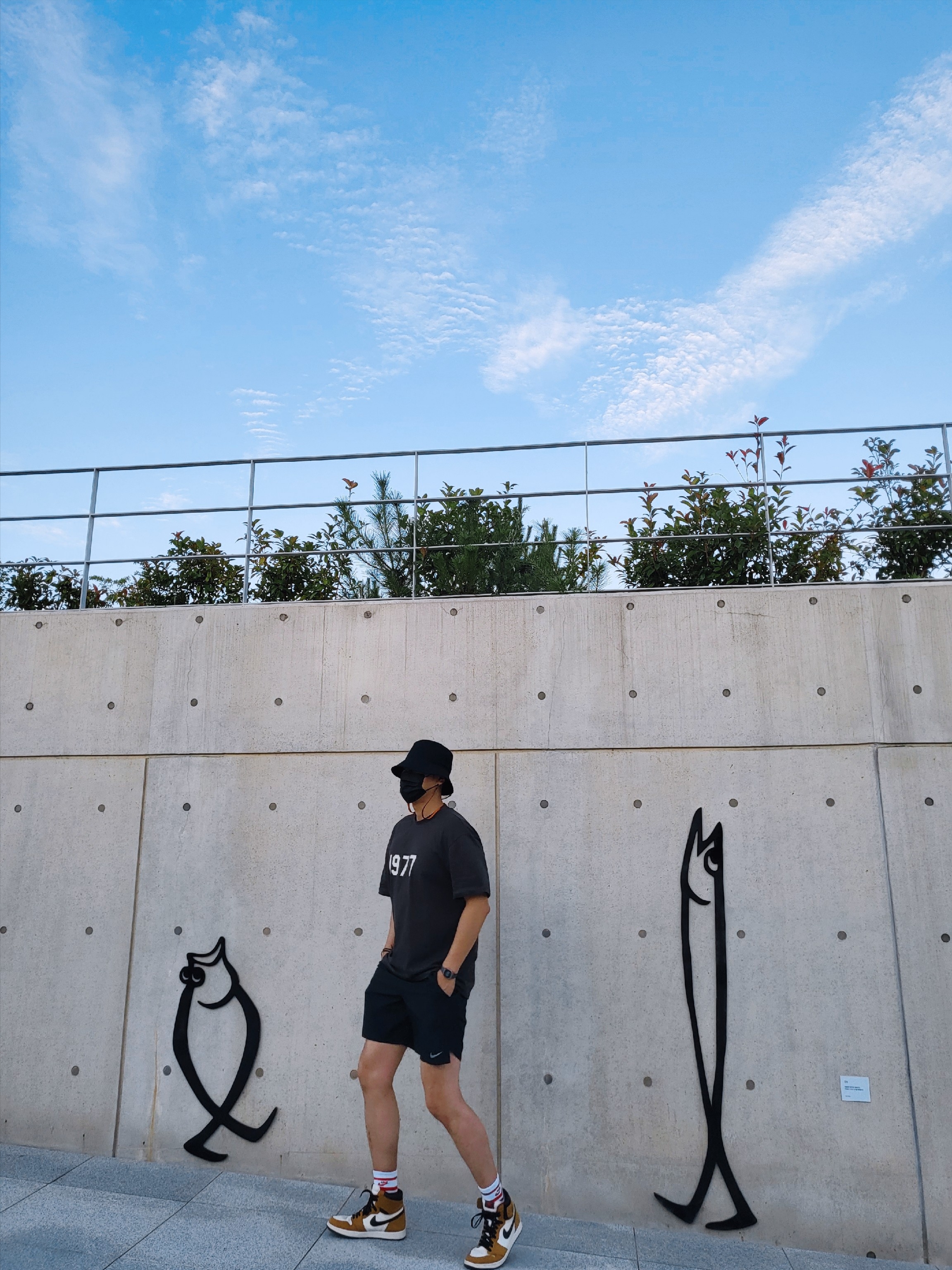 Jordan 1 Retro High Rookie of the Year, Essentials 1977 T-Shirt Iron - 22SS 착용 스타일 - 2