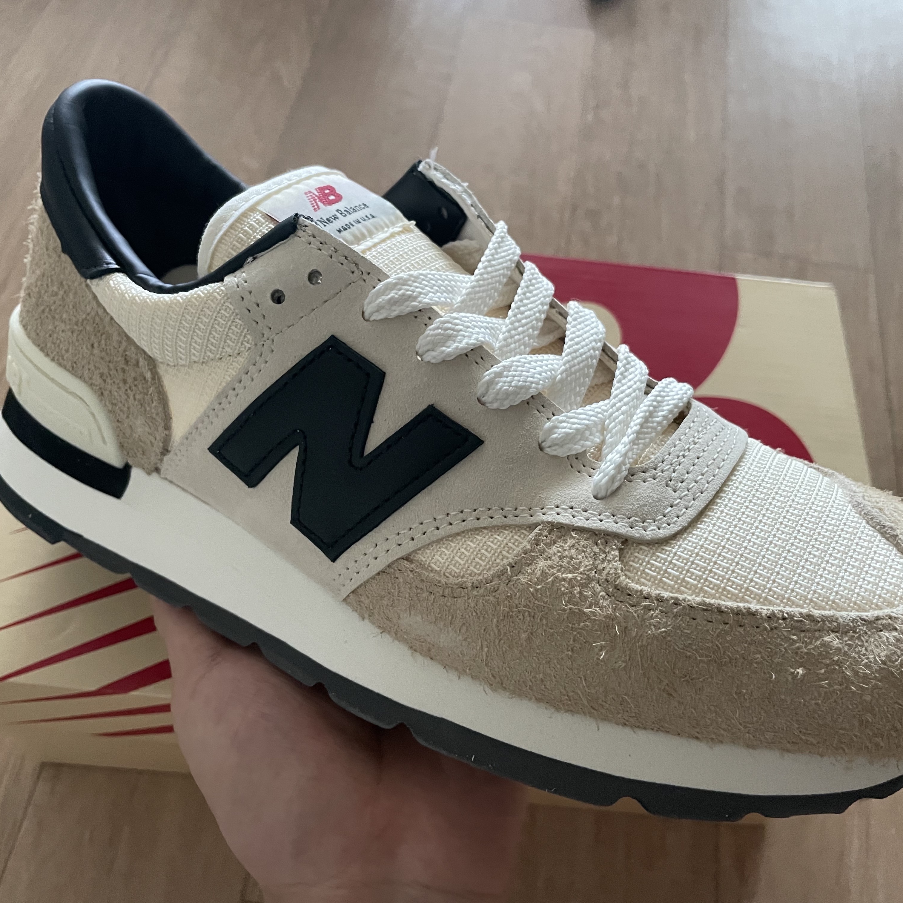 New Balance 990v1 Made in USA Incense Macadamia Nut 착용 스타일