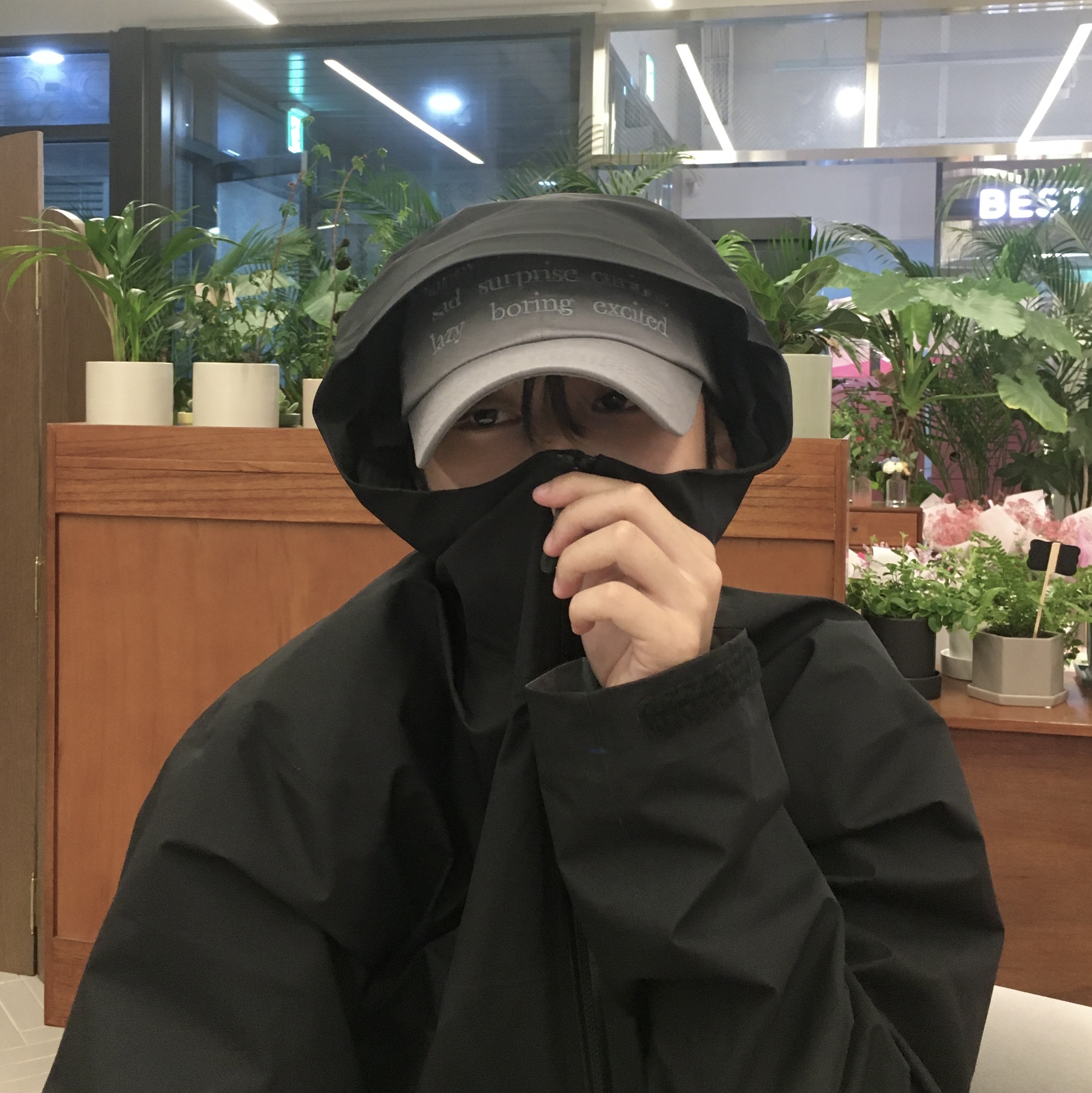 Apple AirPods Max Lightning Silver (Korean Ver.), Arc'teryx Beta Jacket Black 착용 스타일 - 2