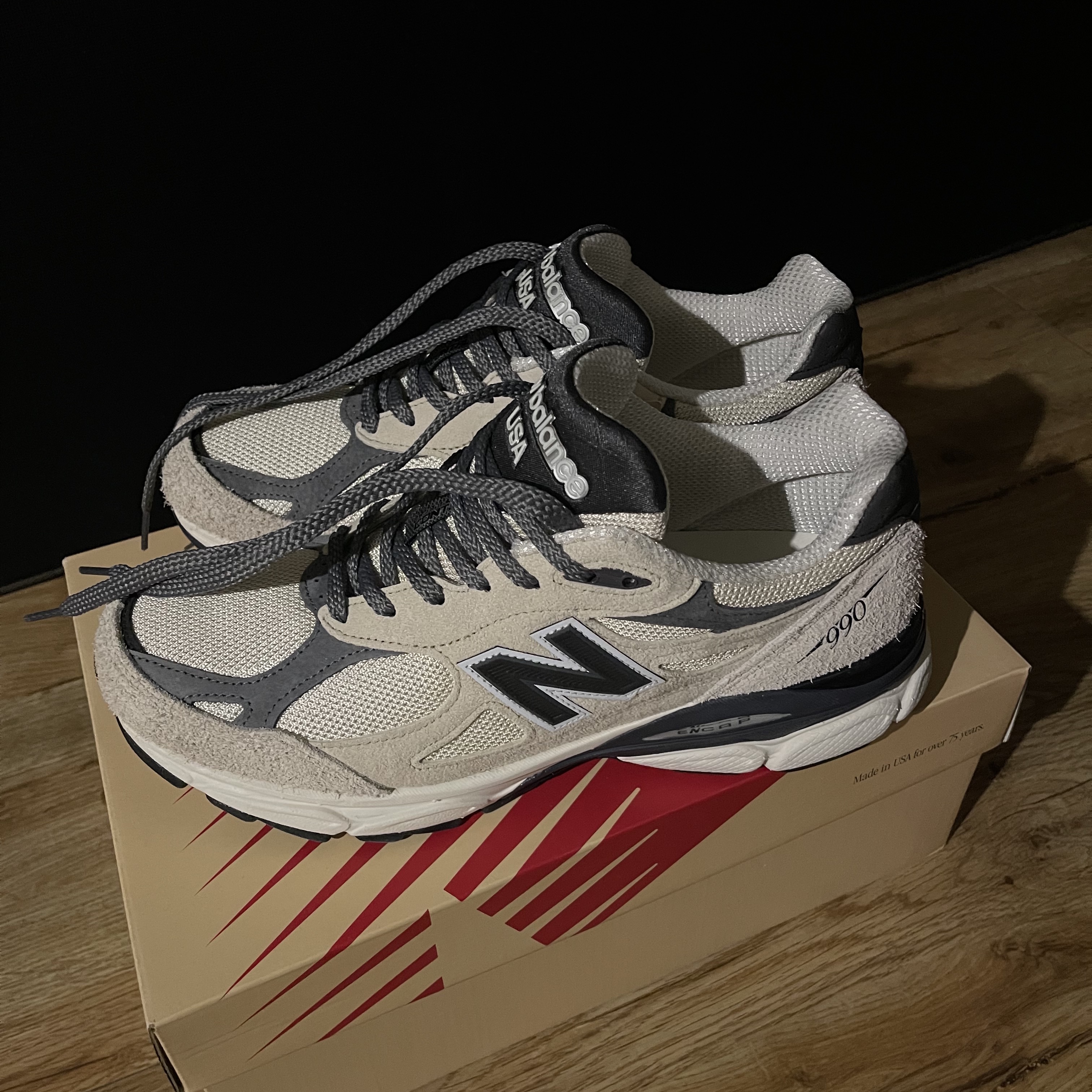 New Balance 990v3 Made in USA Moonbeam Macadamia Nut 착용 스타일