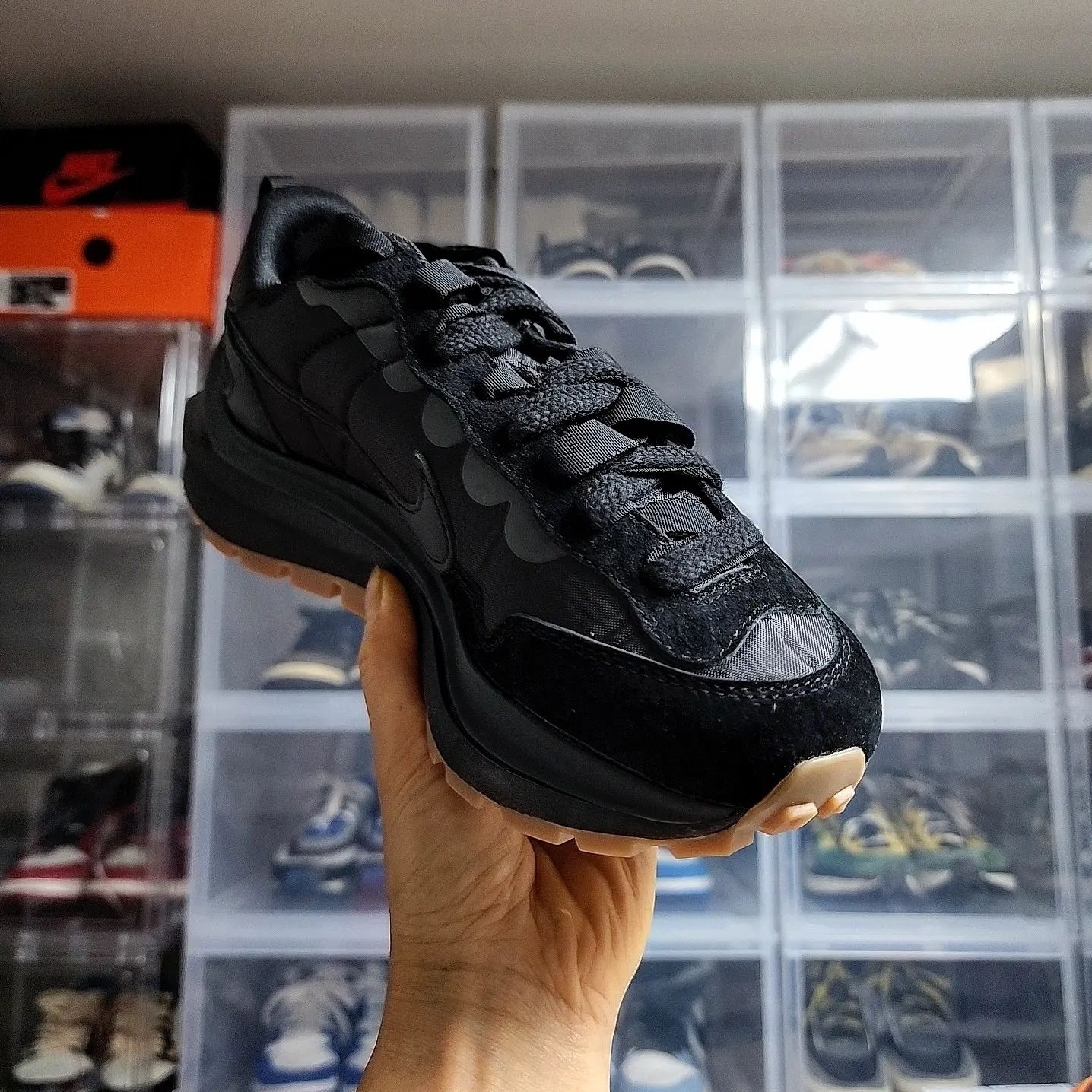 Nike x Sacai VaporWaffle Black and Gum 착용 스타일 - 2
