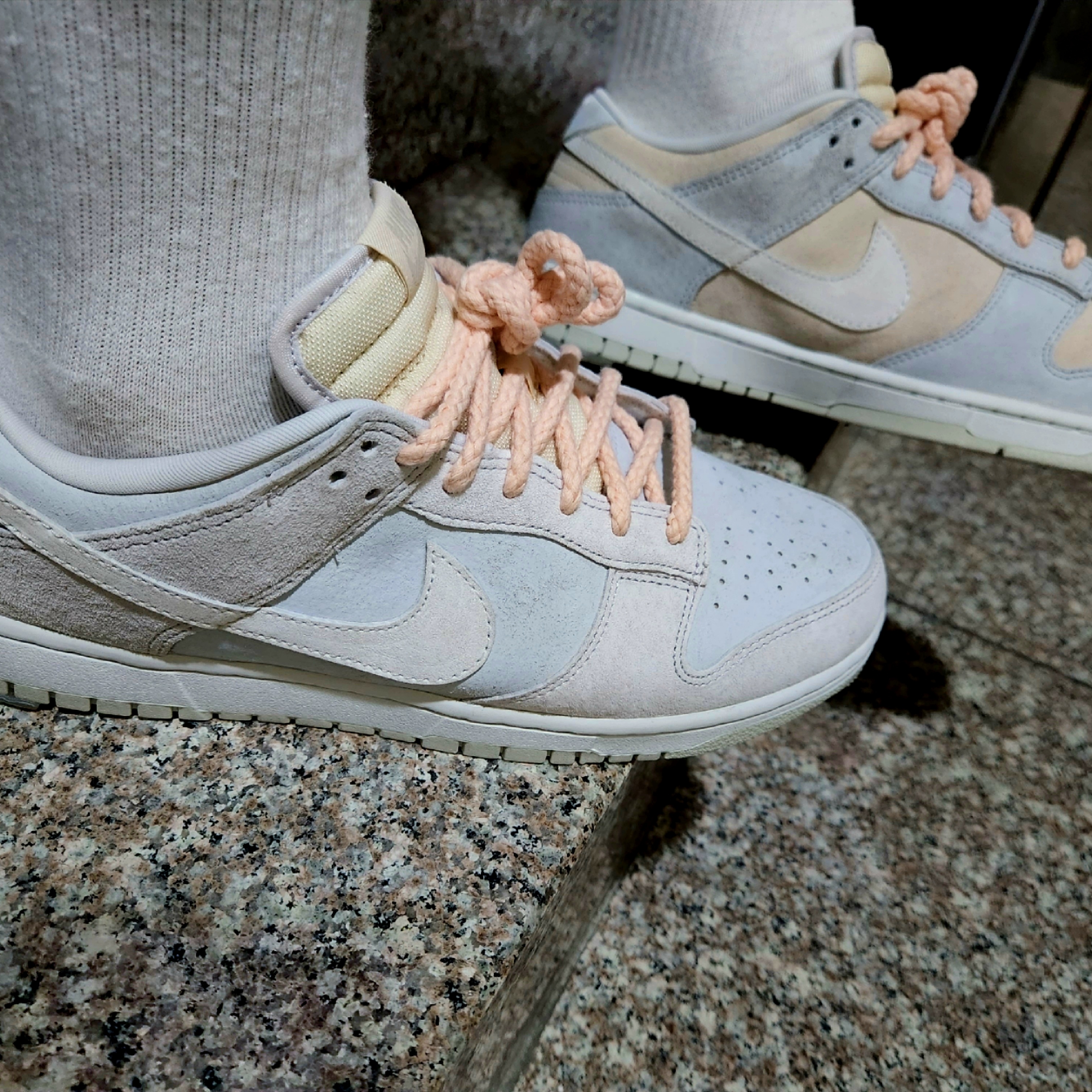 Nike Dunk Low Retro PRM Vast Grey 착용 스타일 - 3