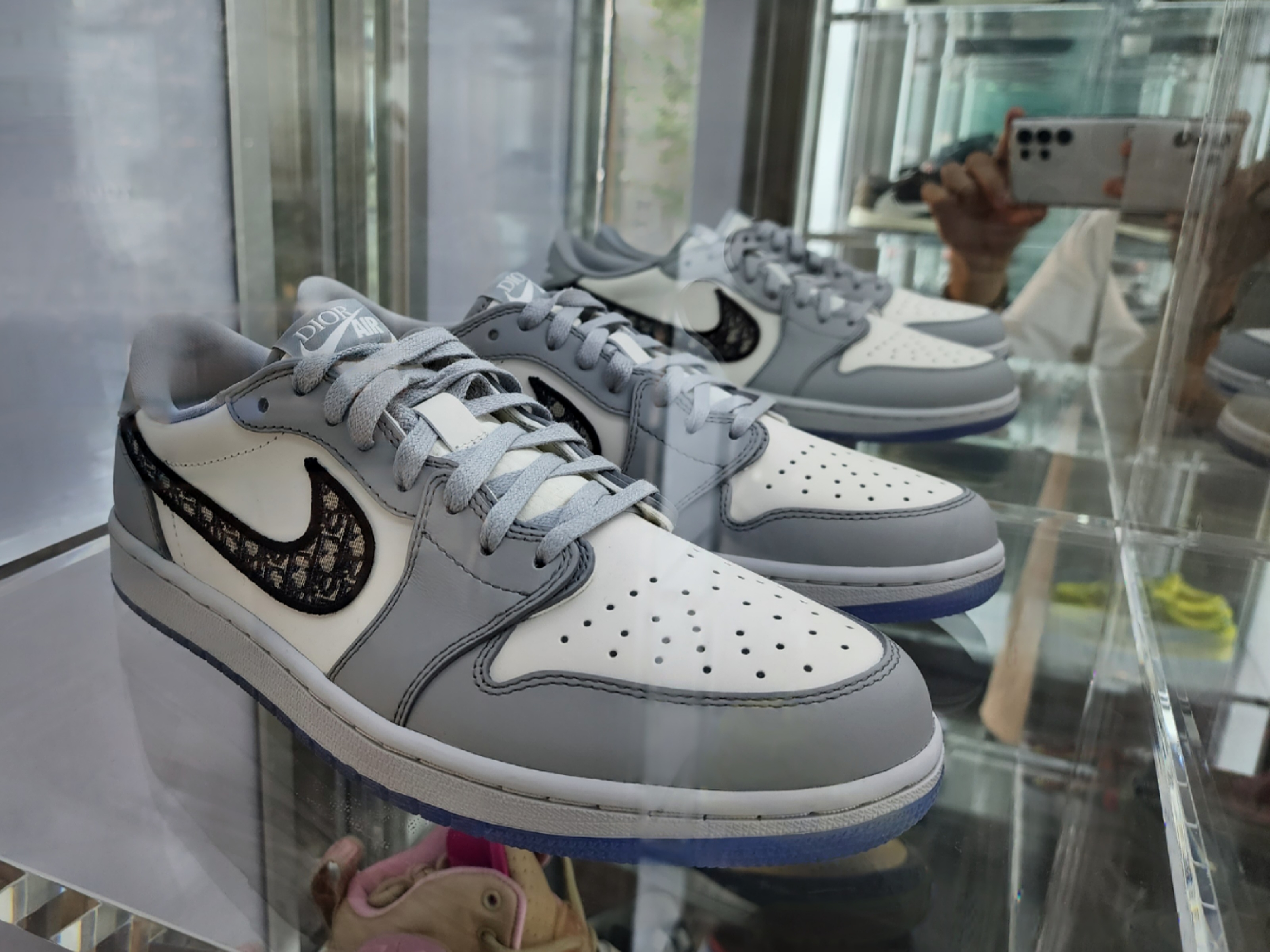 Nike Air Force 1 '07 Craft Vast Grey, Jordan 1 Retro High OG Chicago 2015 착용 스타일 - 3