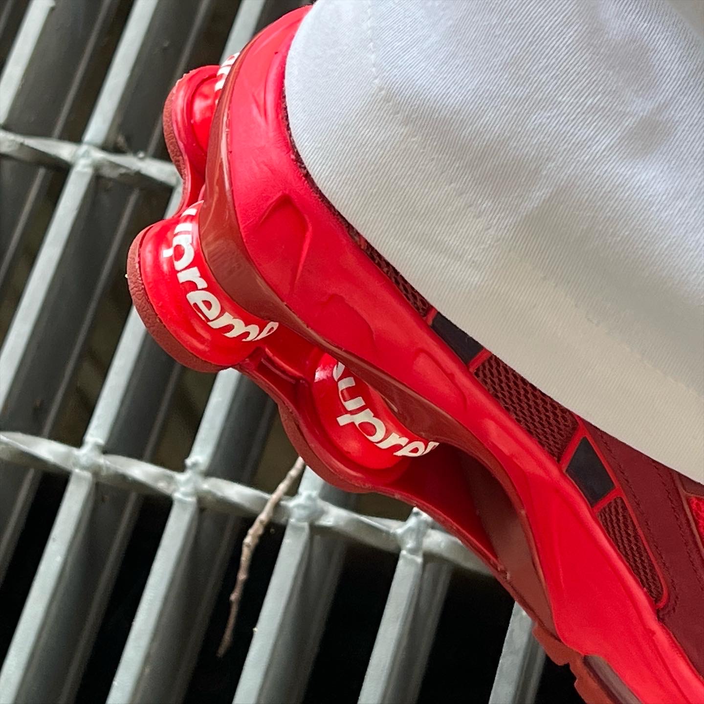 Nike x Supreme Shox Ride 2 SP Red, Nike x Off-White NRG Pants White 착용 스타일 - 3