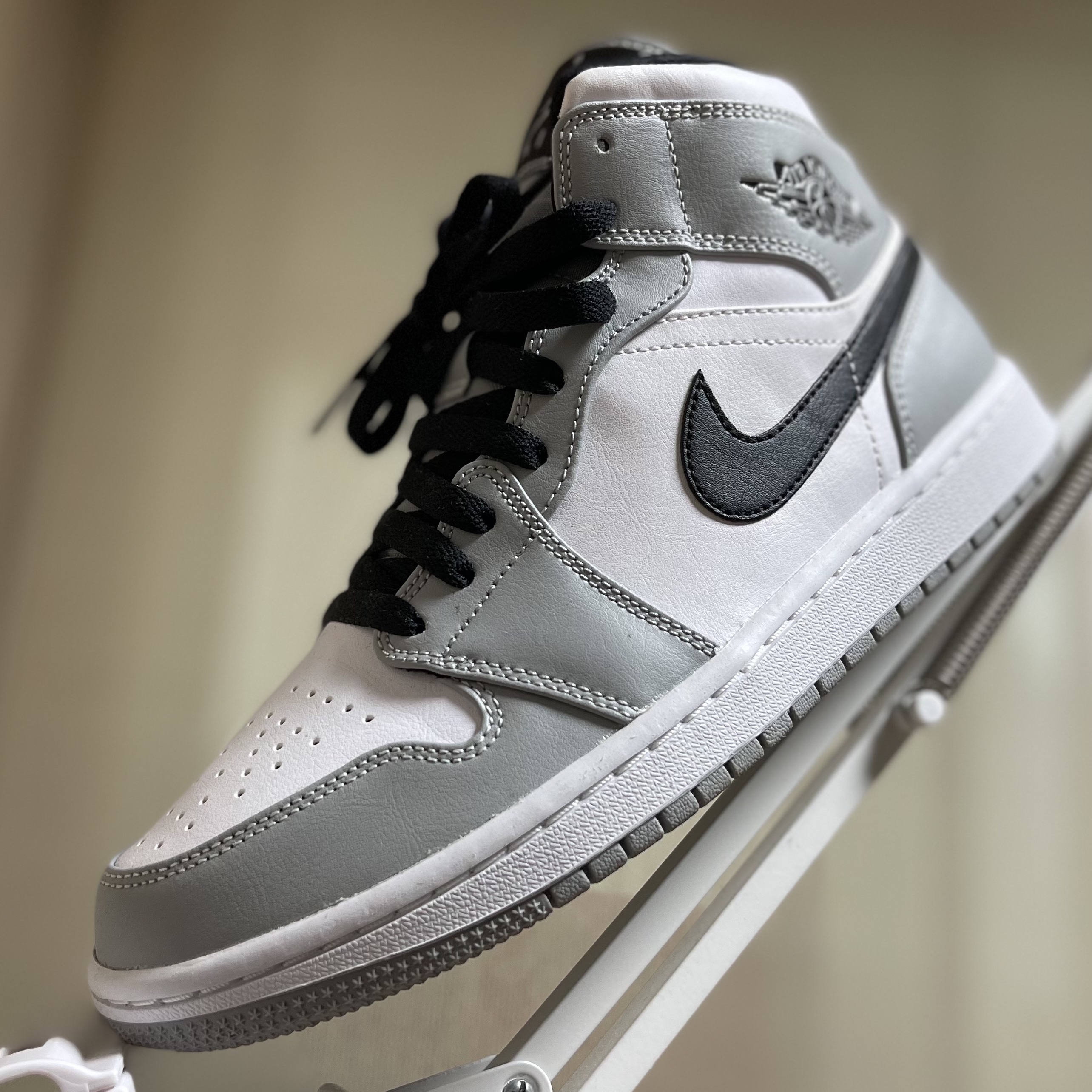 Jordan 1 Mid Light Smoke Grey 착용 스타일