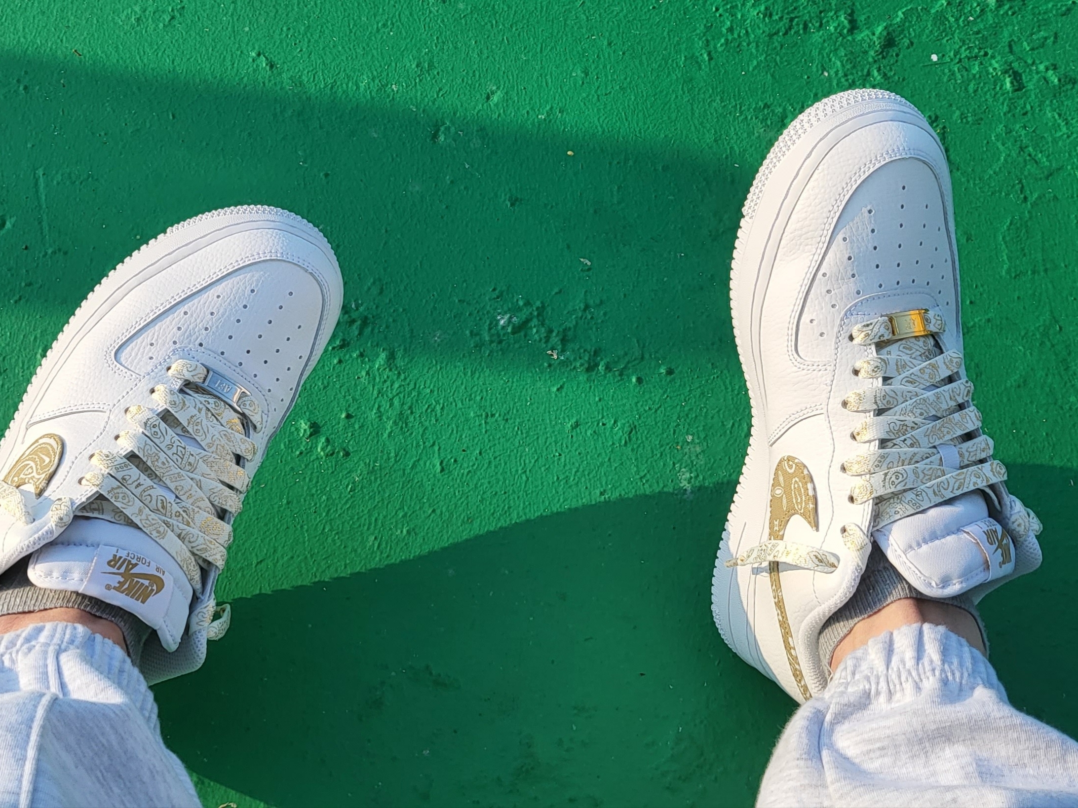 (W) Nike Air Force 1 '07 Essential White Barely 착용 스타일