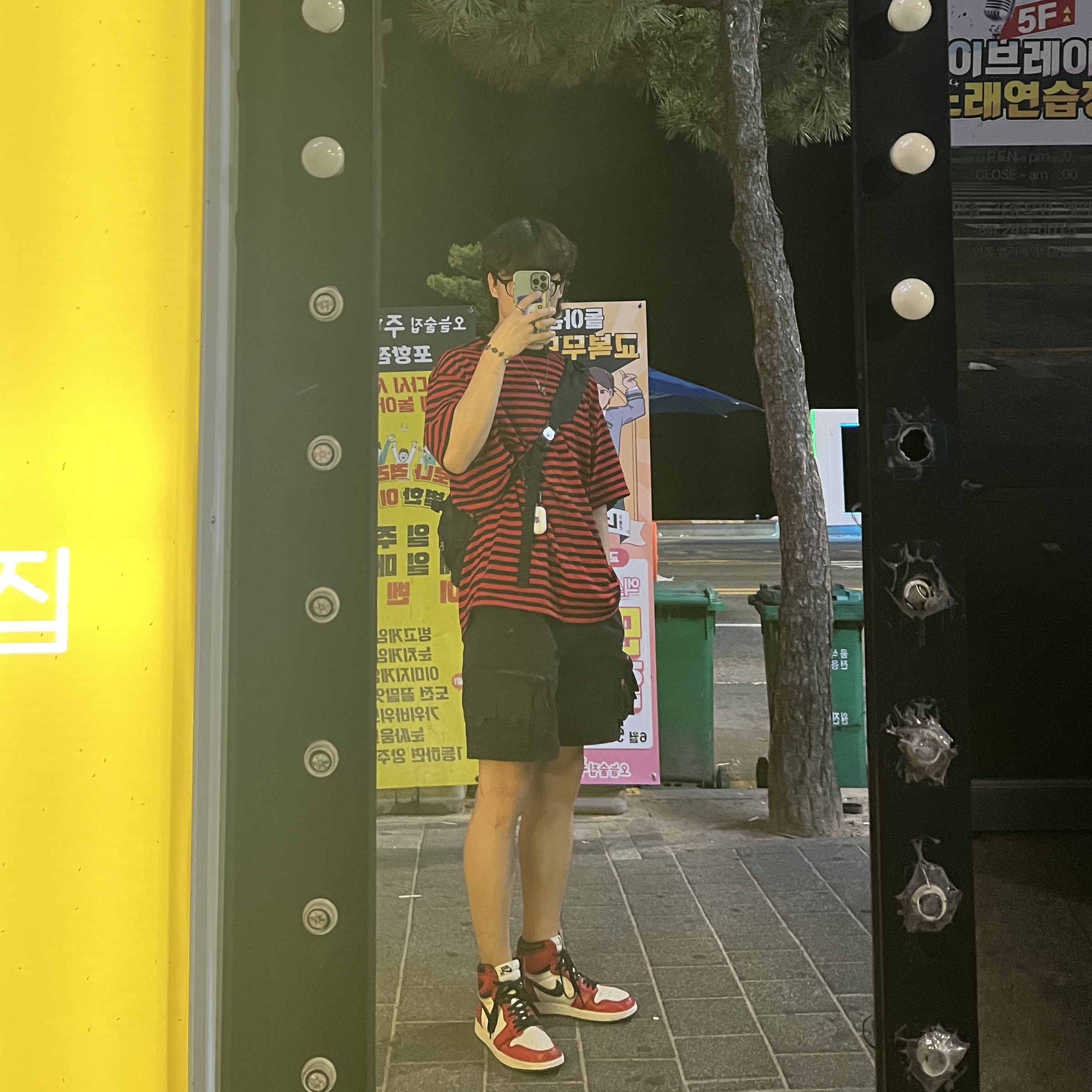 Jordan 1 Retro High OG Defiant SB LA to Chicago, Nike ACG Cargo Shorts Black - Asia 착용 스타일