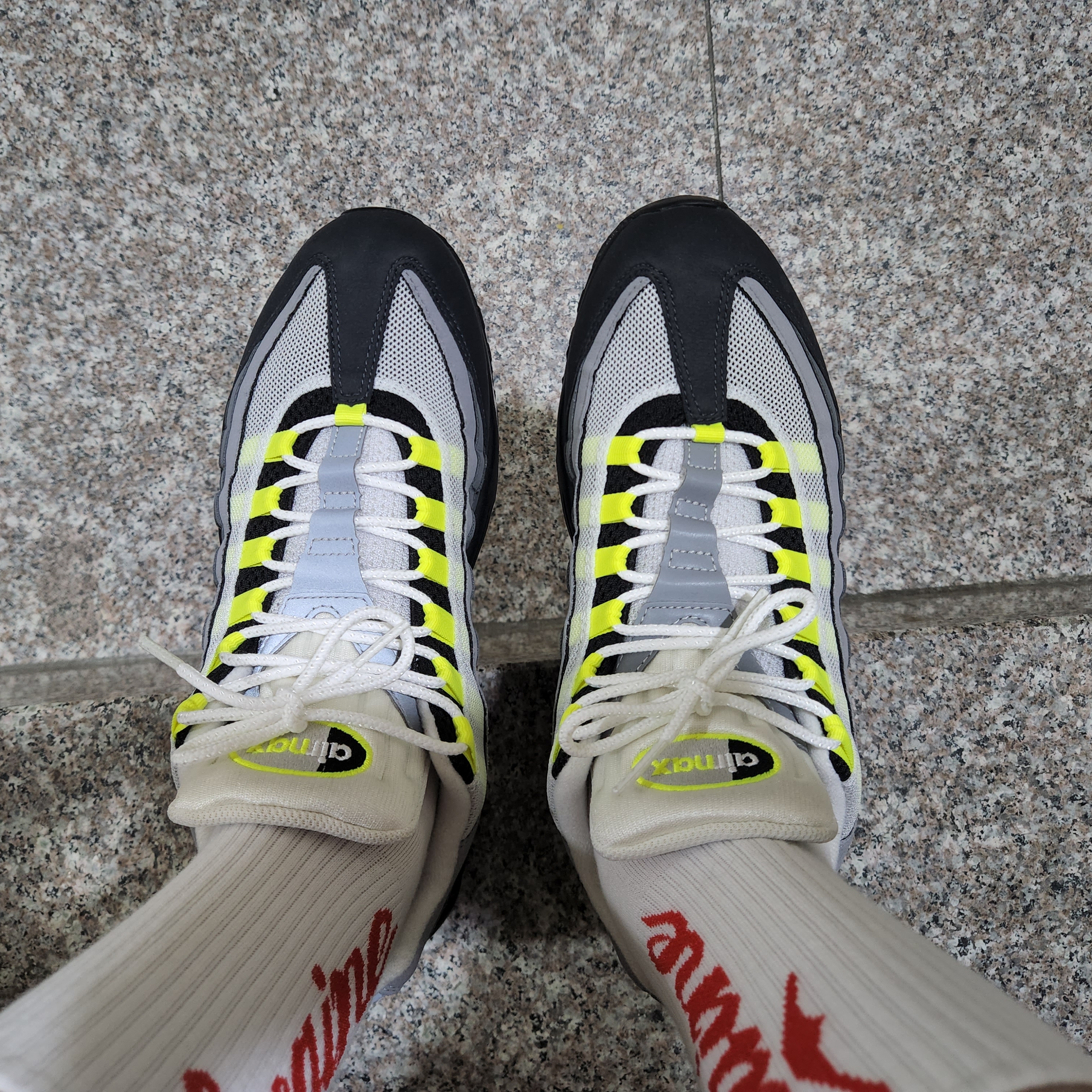 Nike Air Max 95 OG Neon Yellow 2020 착용 스타일 - 1