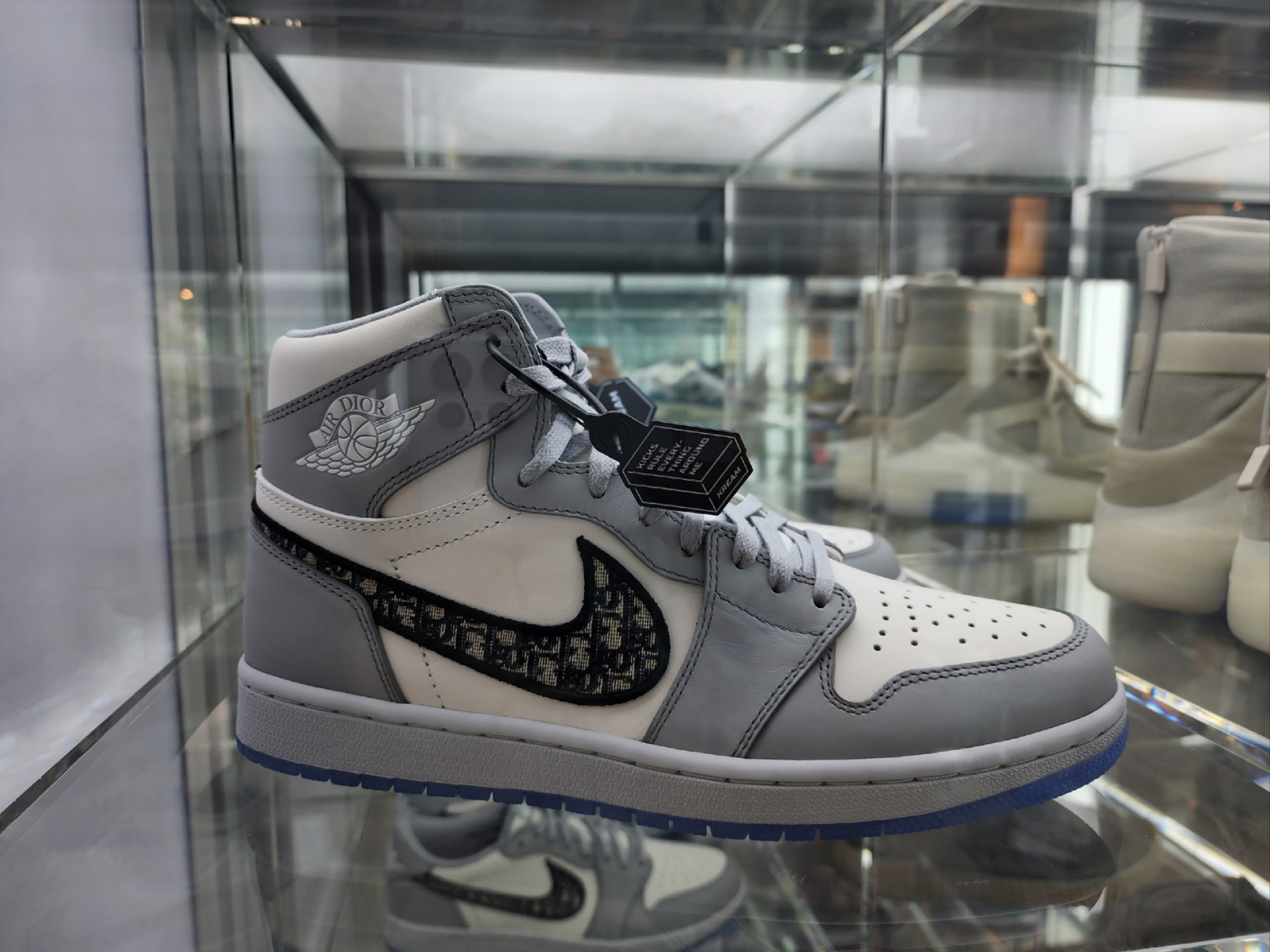 Nike Air Force 1 '07 Craft Vast Grey, Jordan 1 Retro High OG Chicago 2015 착용 스타일 - 4
