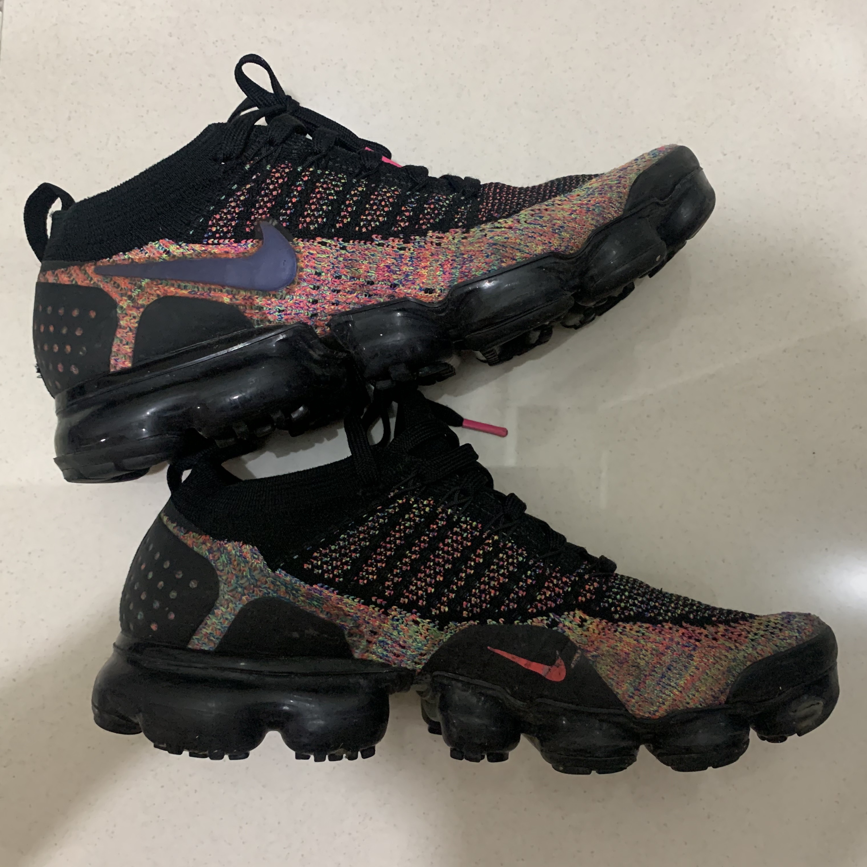 Nike Air VaporMax Flyknit 2 Black Multi-Color 착용 스타일 - 1