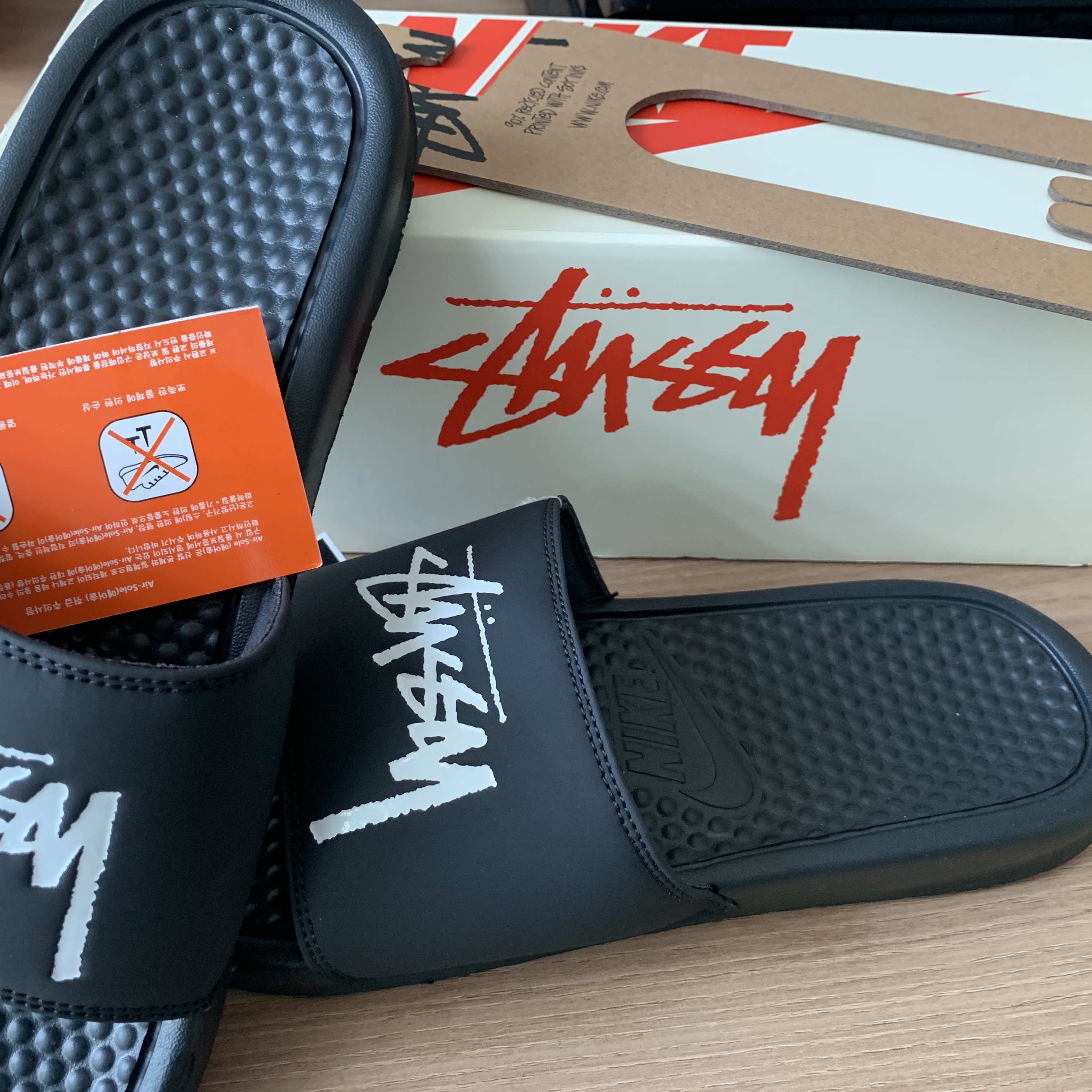 Nike x Stussy Benassi Slide Off Noir 착용 스타일
