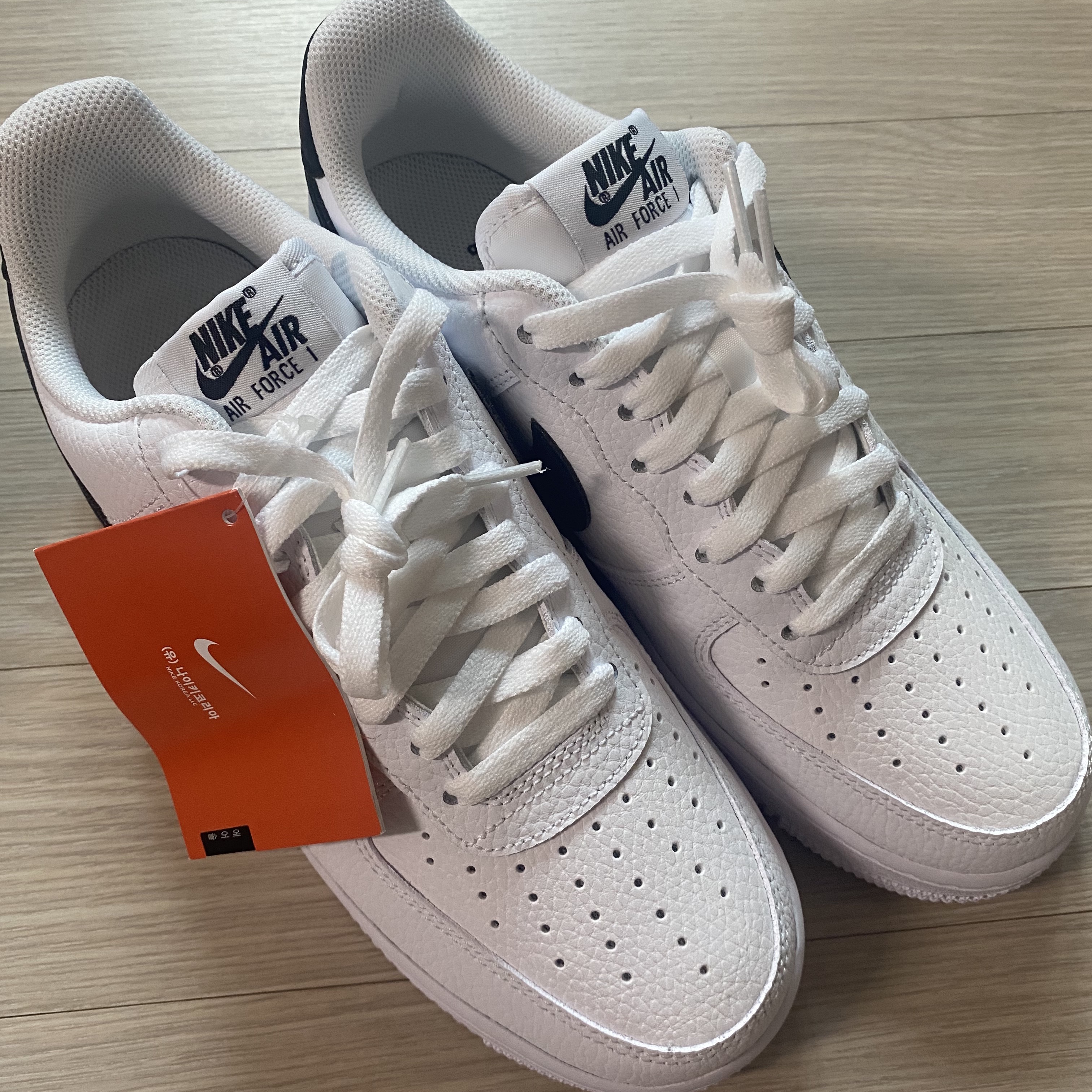 Nike Air Force 1 '07 White Black 착용 스타일