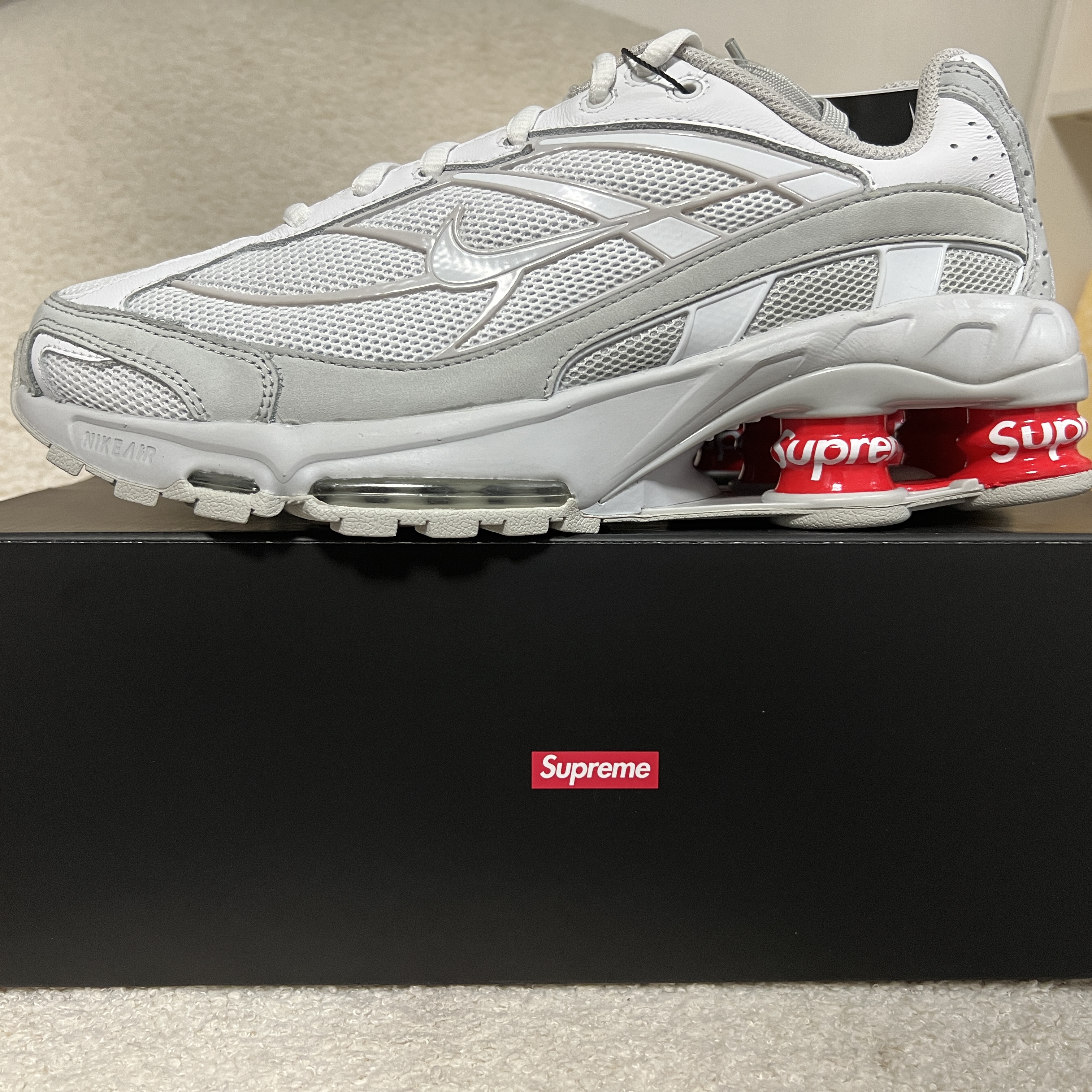 Nike x Supreme Shox Ride 2 SP White 착용 스타일 - 3