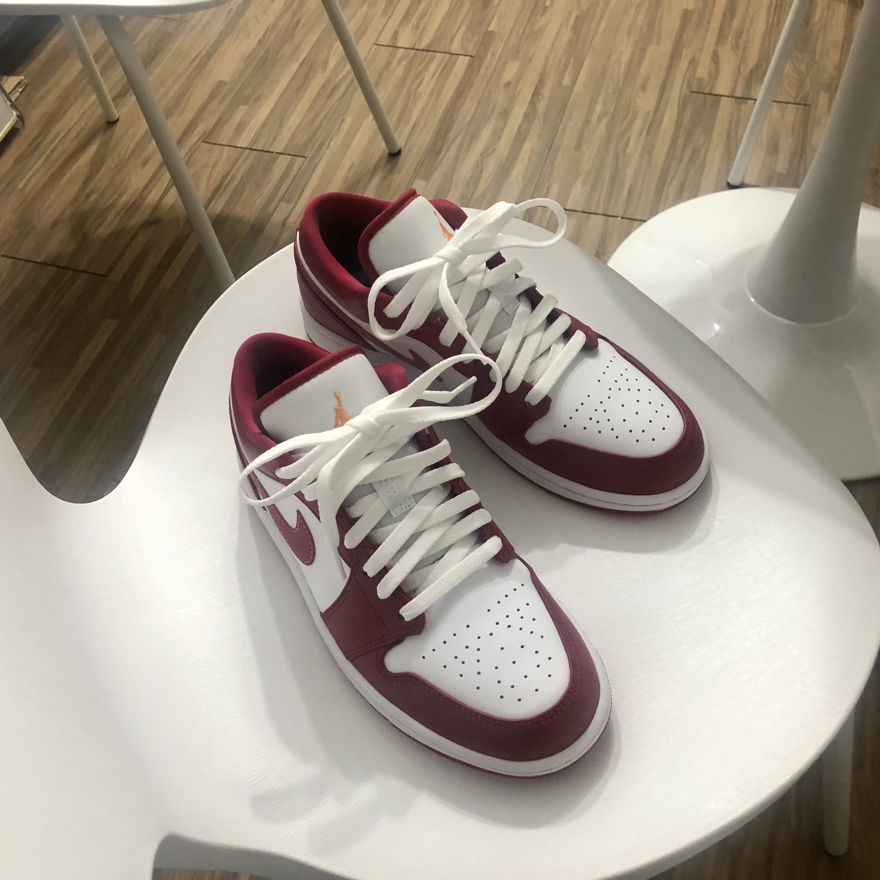 Jordan 1 Low Cardinal Red 착용 스타일 - 2