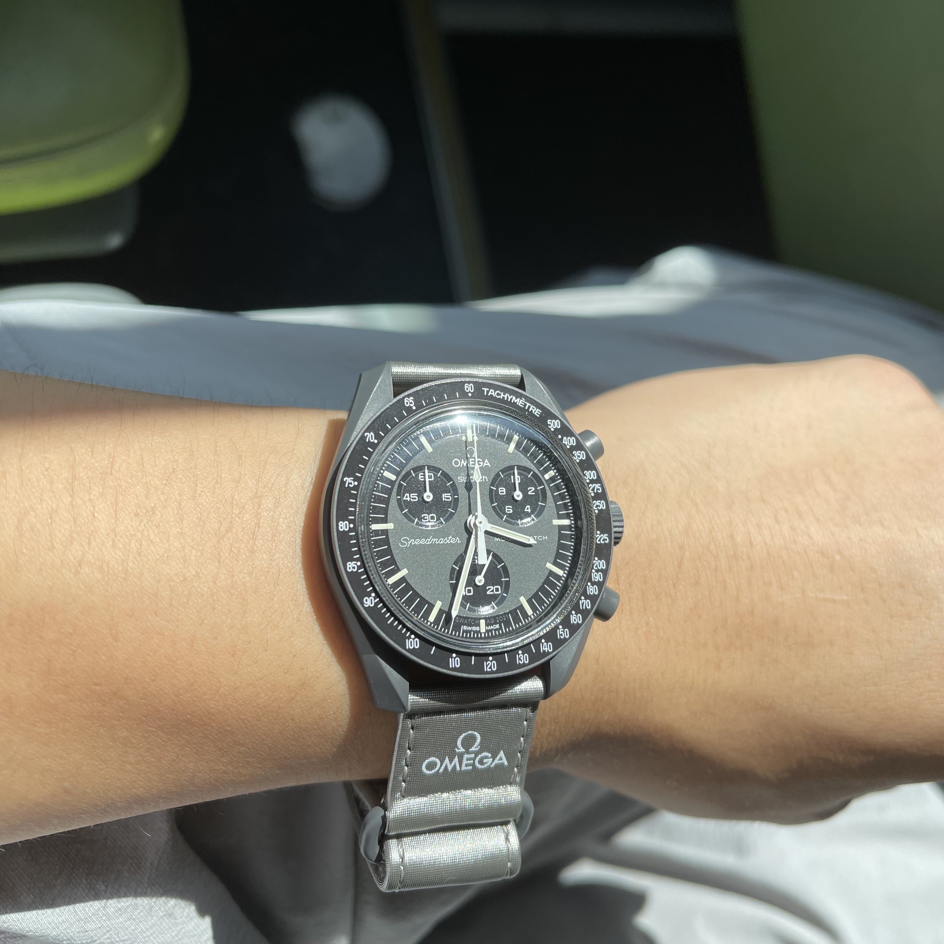 Swatch x Omega Bioceramic MoonSwatch Mission To Mercury 착용 스타일 - 1
