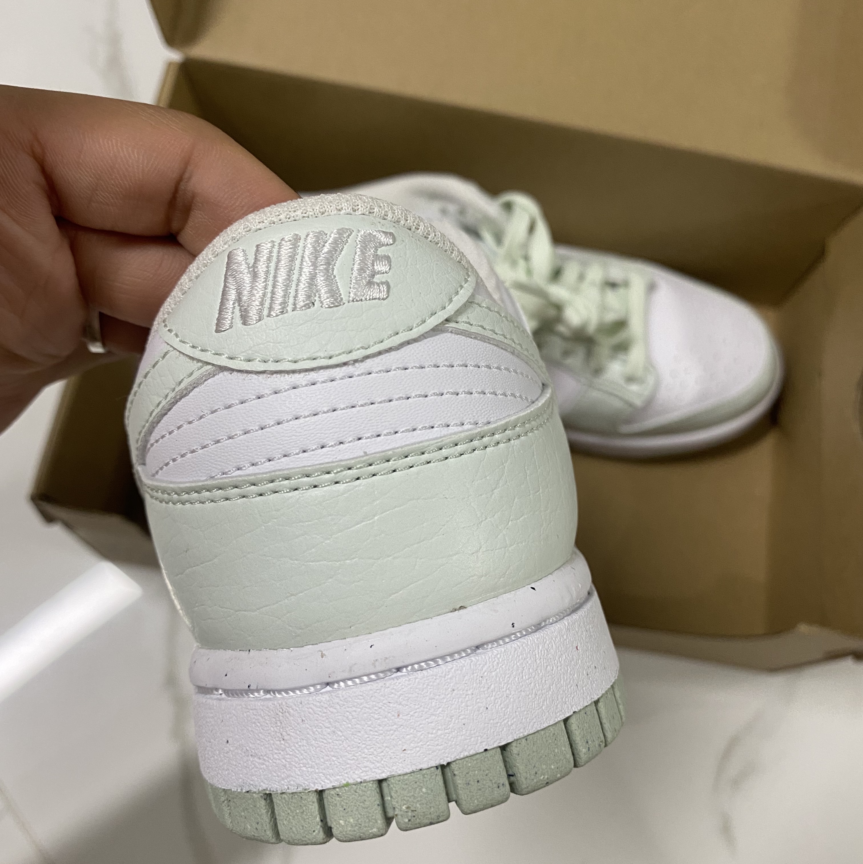(W) Nike Dunk Low Next Nature Barely Green and White 착용 스타일 - 3