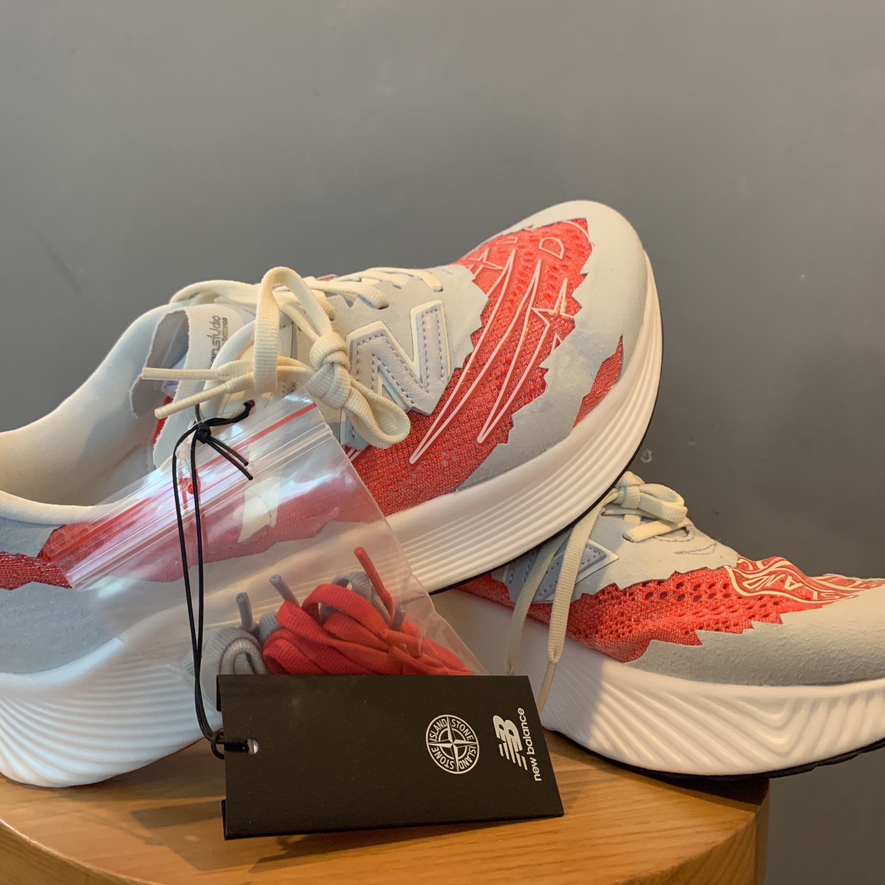 New Balance x Stone Island x Tokyo Design Studio FuelCell RC Elite v2 SI Red 착용 스타일 - 3