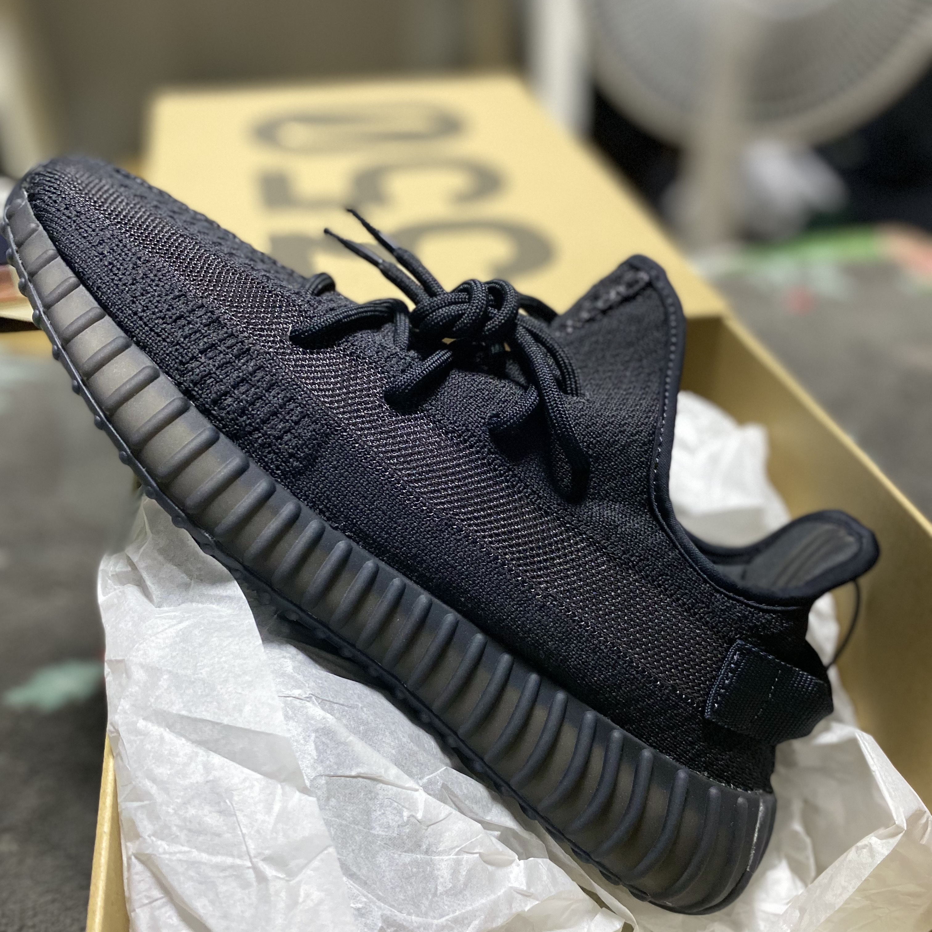 Adidas Yeezy Boost 350 V2 Onyx 착용 스타일