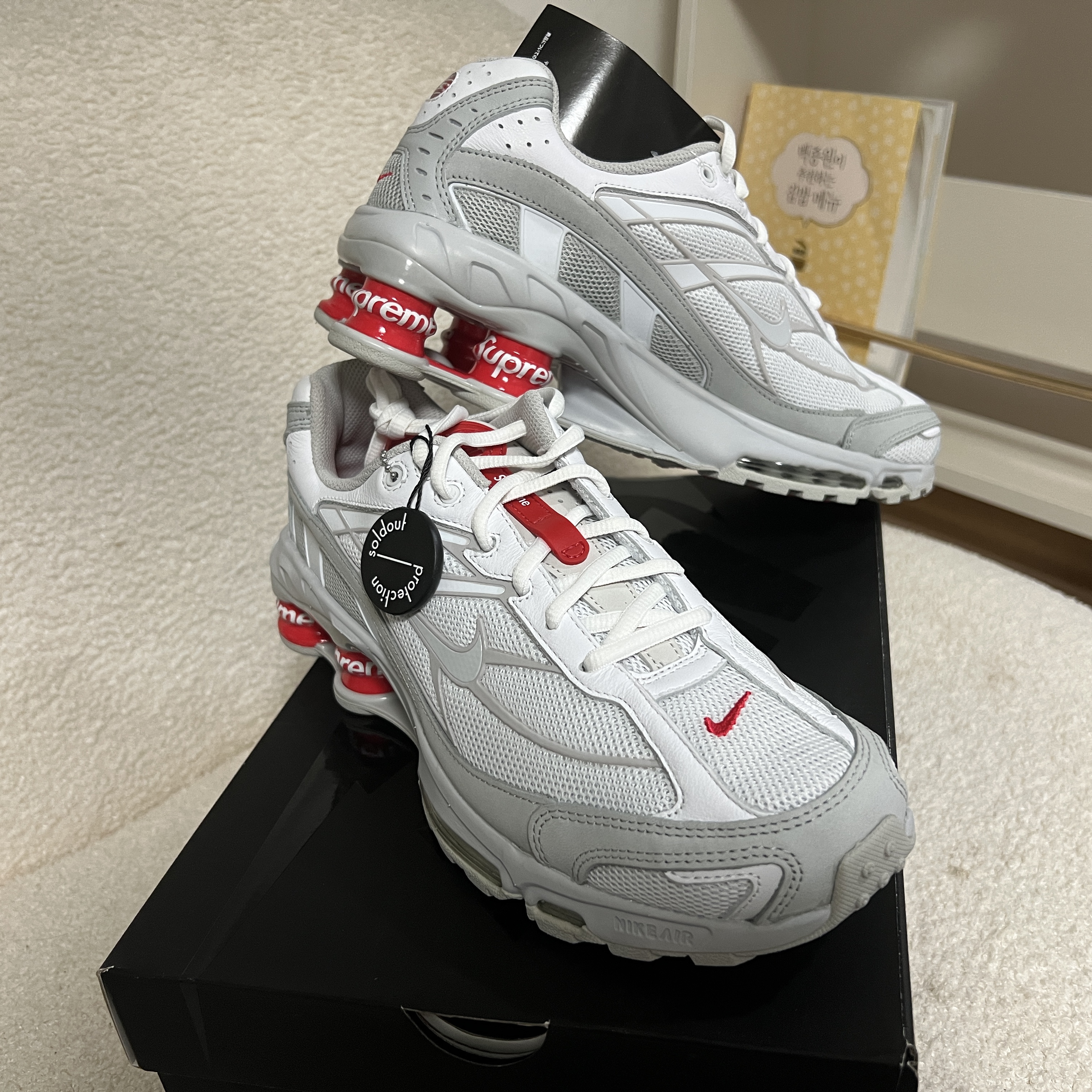 Nike x Supreme Shox Ride 2 SP White 착용 스타일 - 1