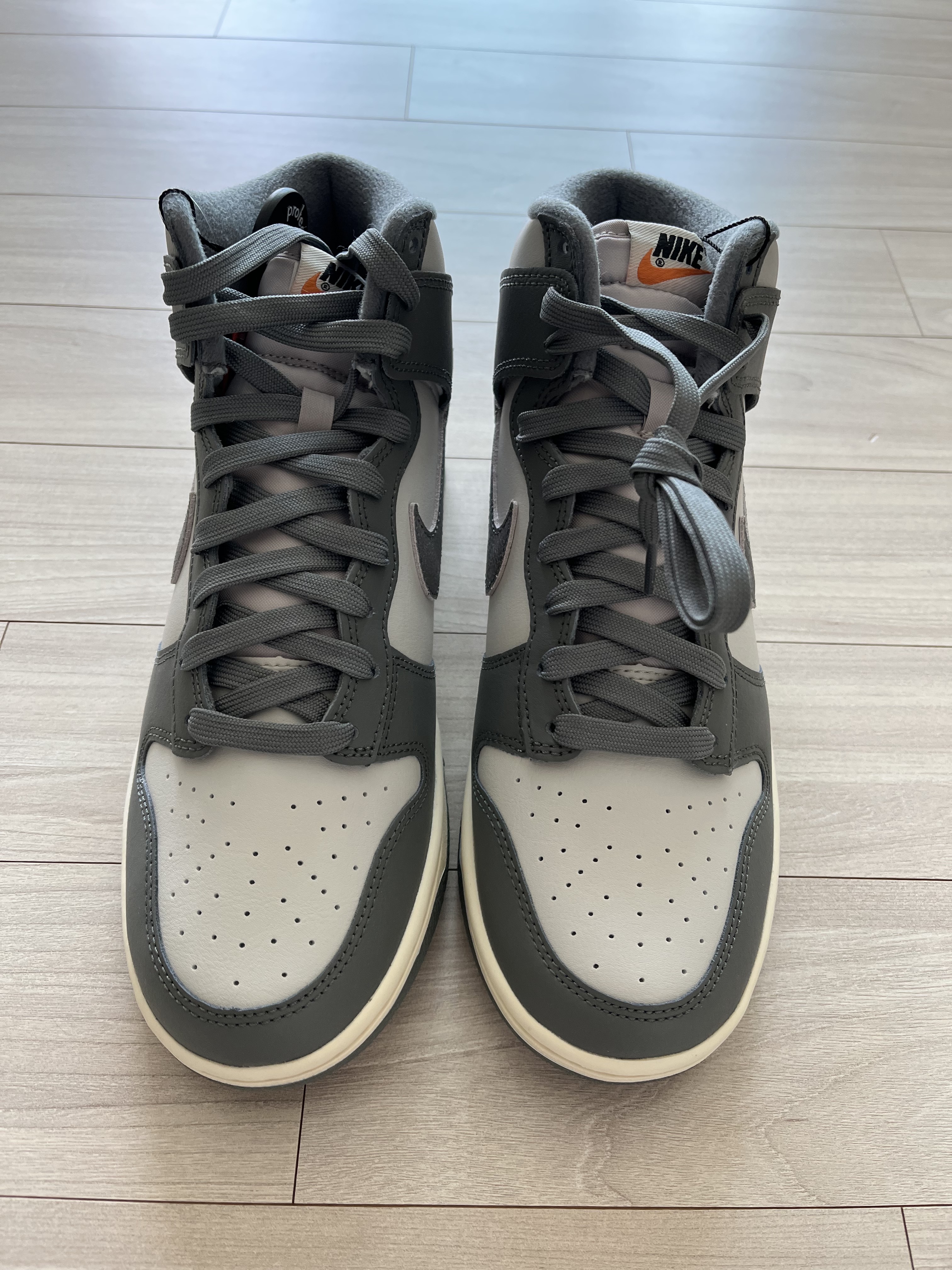 Nike Dunk High Retro SE VNTG Light Bone 착용 스타일 - 1