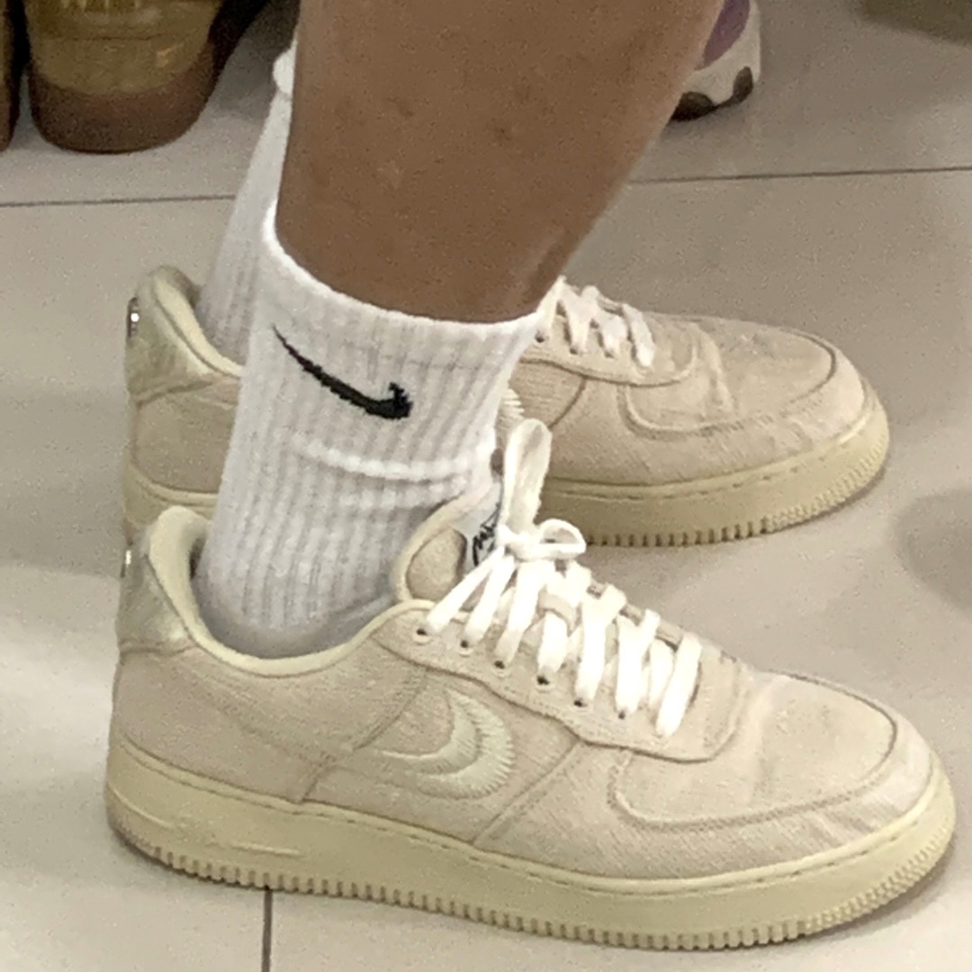 Nike x Stussy Air Force 1 Low Fossil, Nike x Supreme SB Blazer Low GT Golden Beige 착용 스타일
