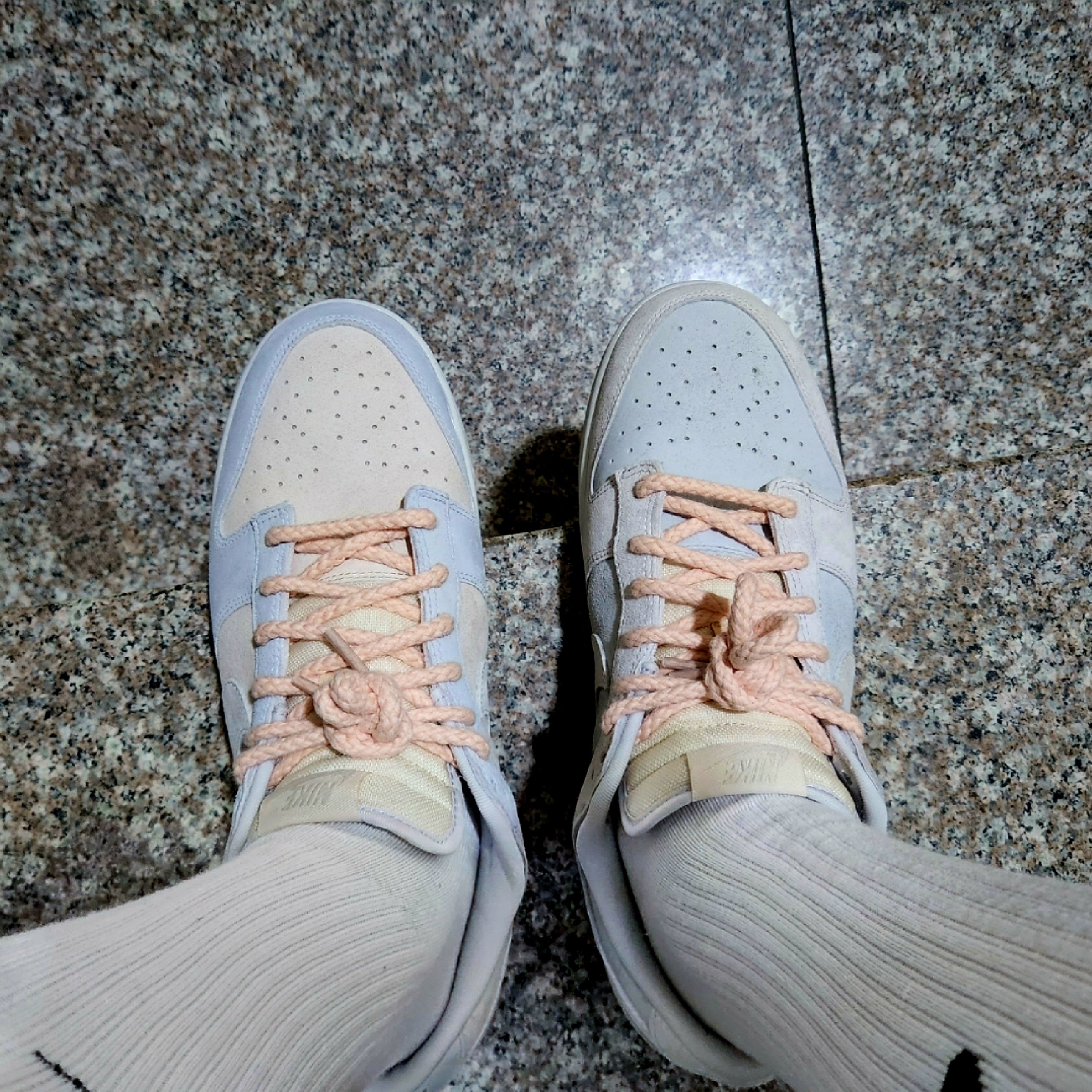 Nike Dunk Low Retro PRM Vast Grey 착용 스타일 - 1