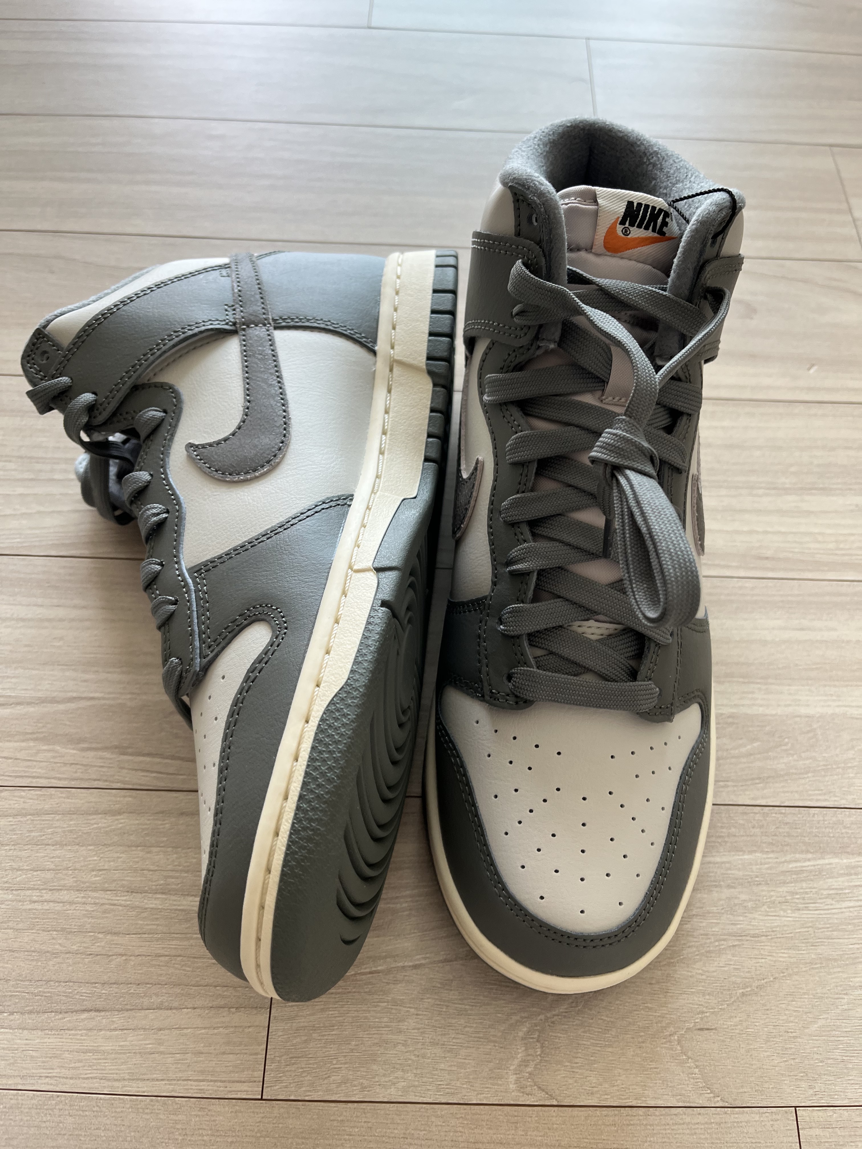 Nike Dunk High Retro SE VNTG Light Bone 착용 스타일 - 2