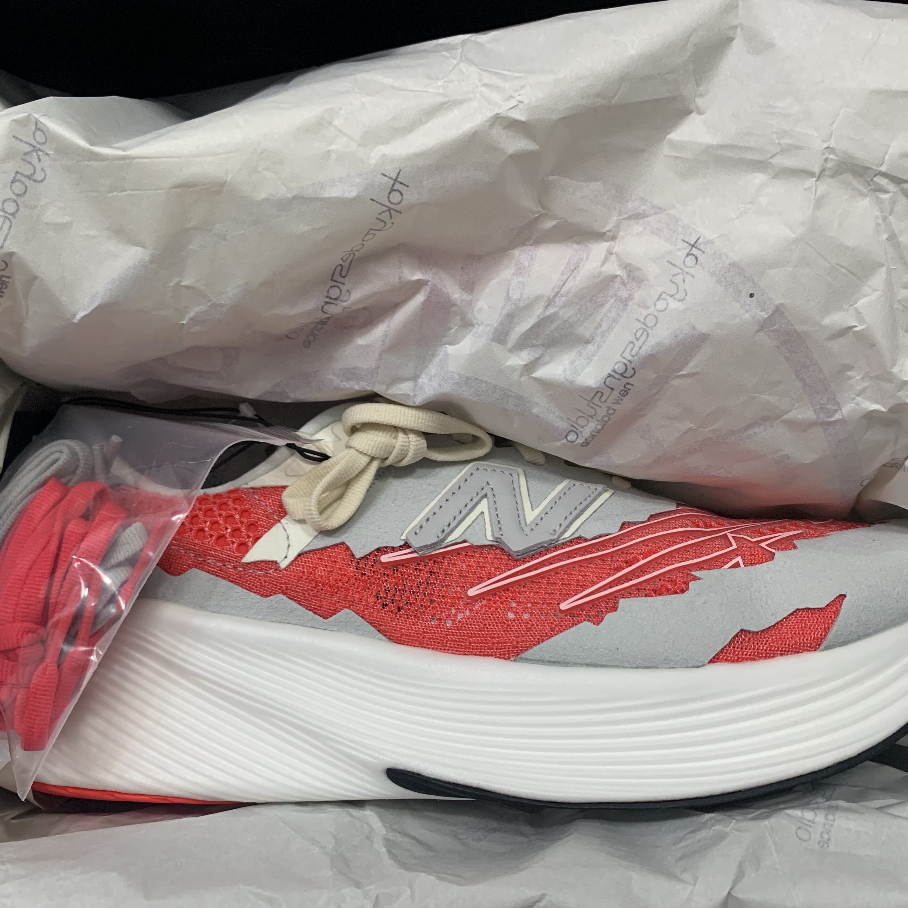 New Balance x Stone Island x Tokyo Design Studio FuelCell RC Elite v2 SI Red 착용 스타일 - 2