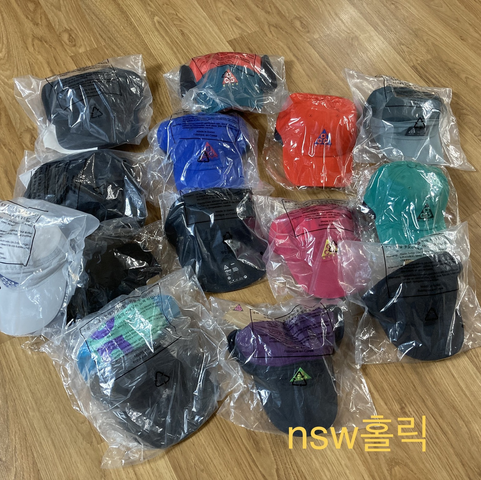Nike ACG Tailwind Visor Cap Black, Nike ACG Warm AW84 Cap Black Anthracite 착용 스타일