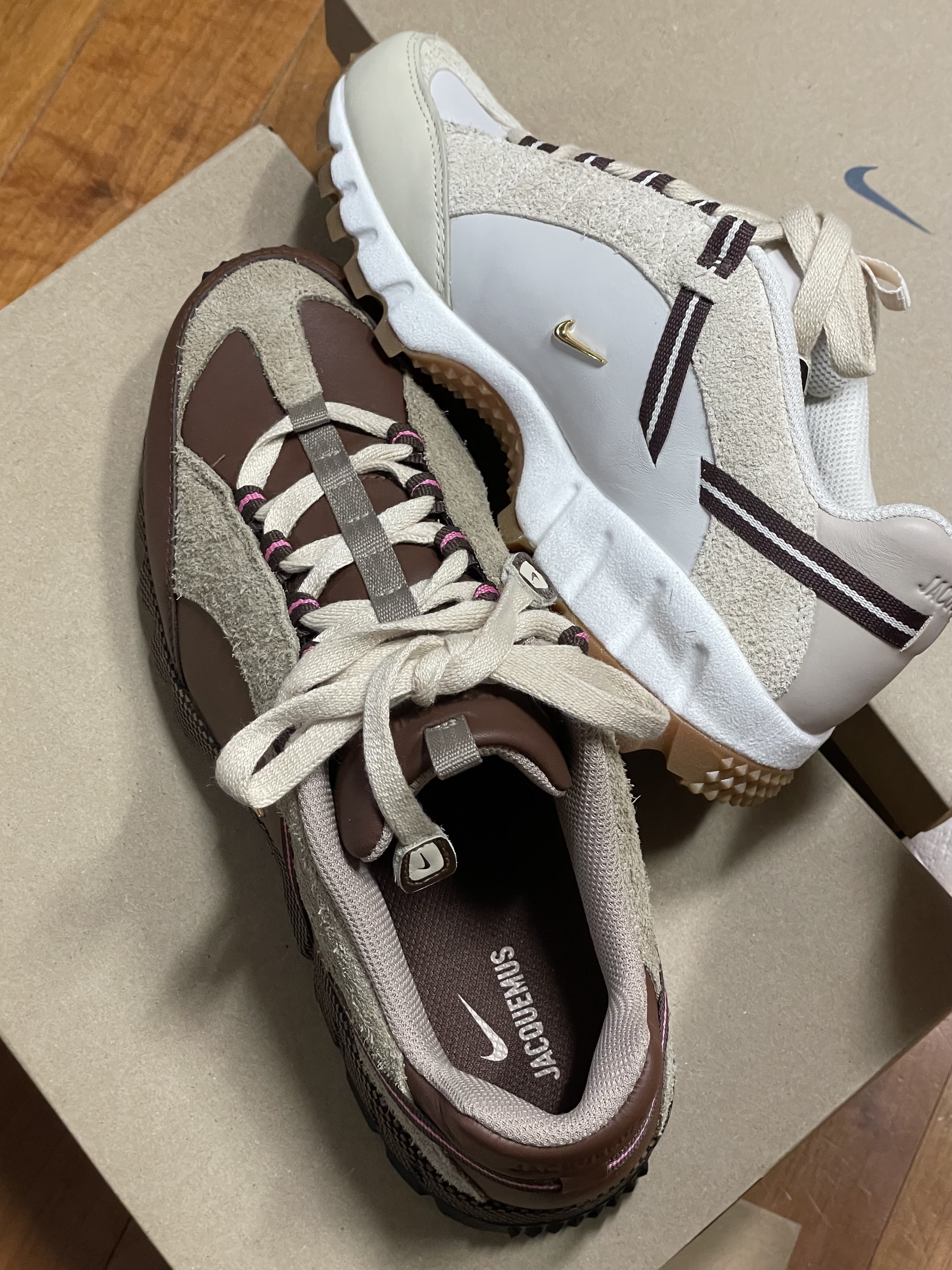Nike x Jacquemus Air Humara LX Light Bone and Gold, Nike x Jacquemus Air Humara LX Ale Brown and Gold 착용 스타일