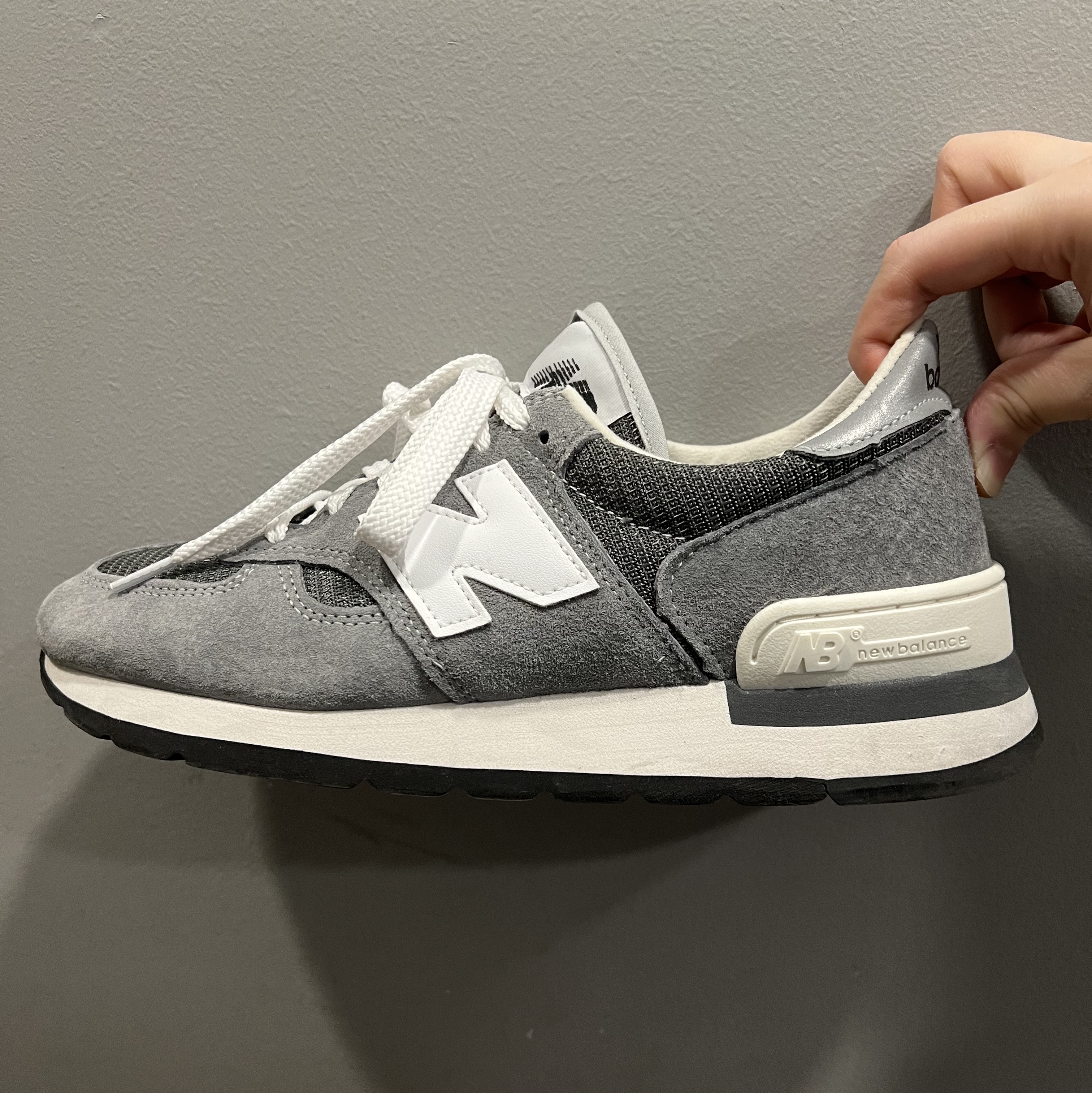 New Balance 990v1 Made in USA Grey White 착용 스타일