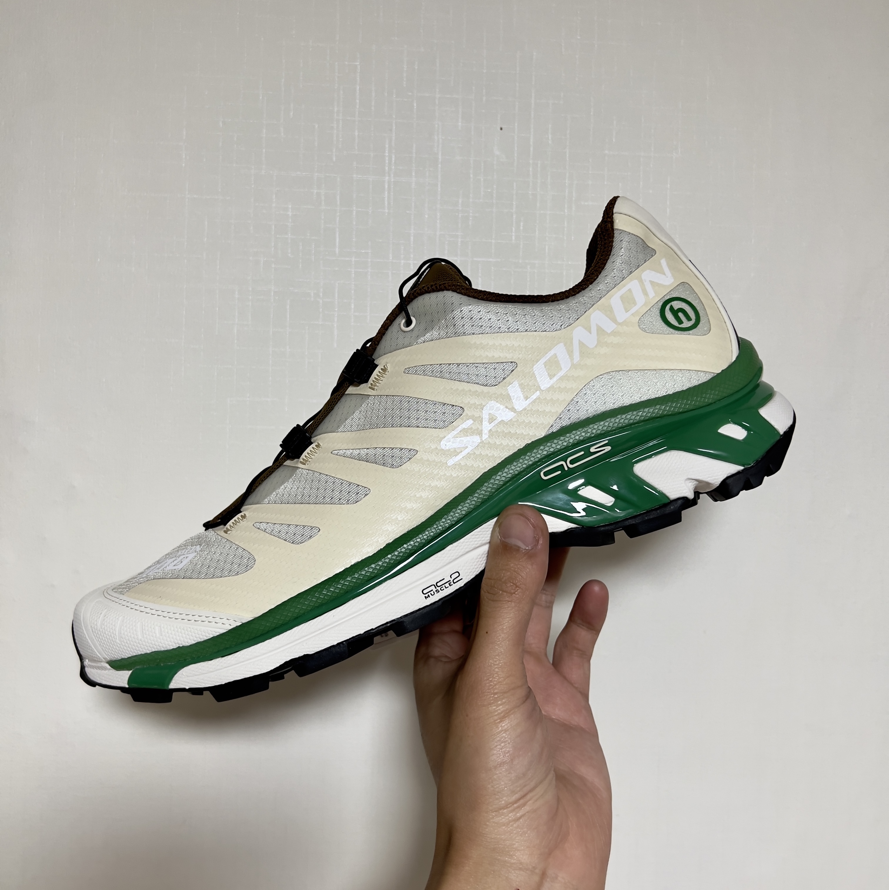 Salomon x Hidden NY XT-4 Vanilla Ice 착용 스타일