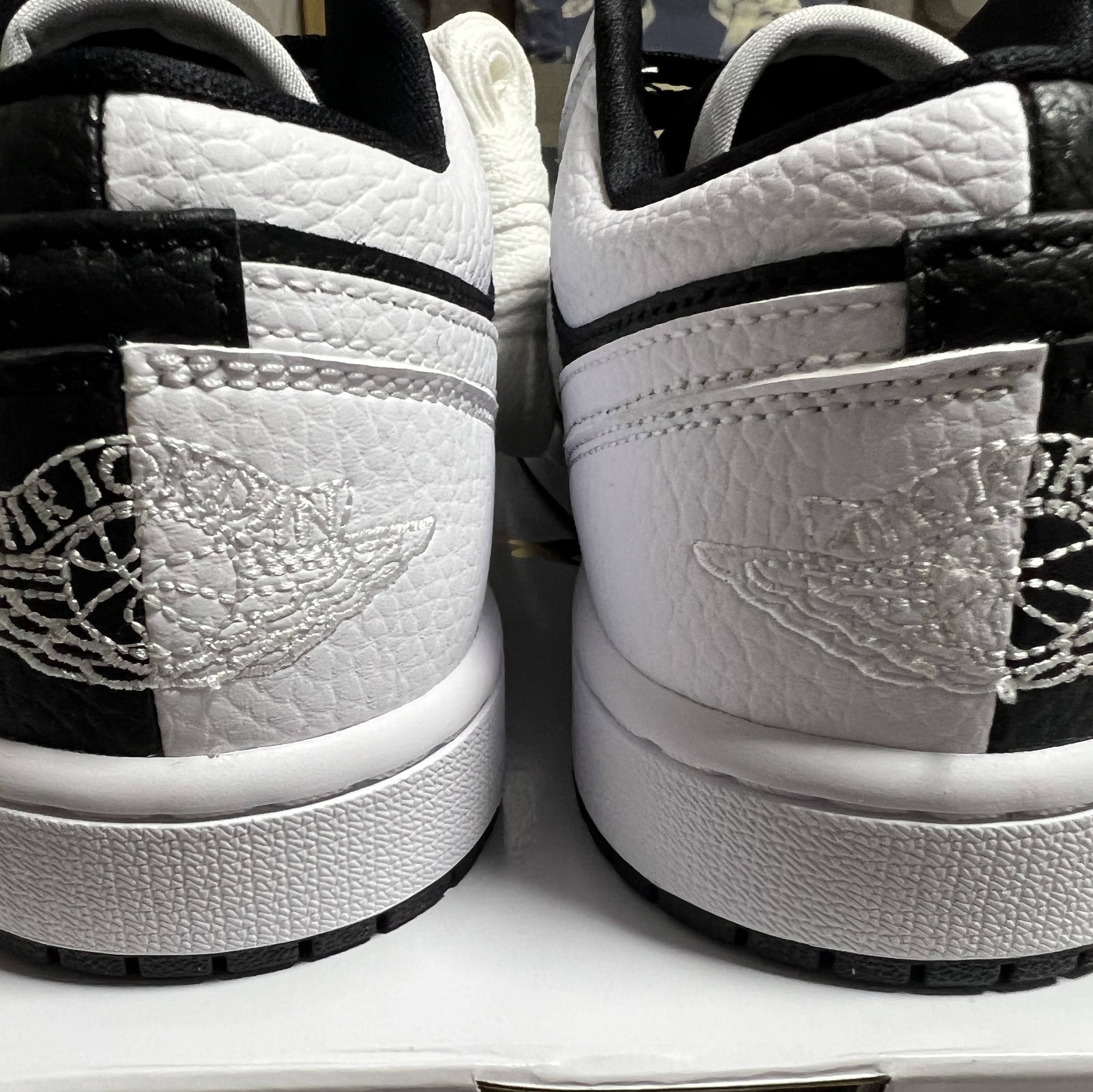 (W) Jordan 1 Low SE Black White 착용 스타일 - 3