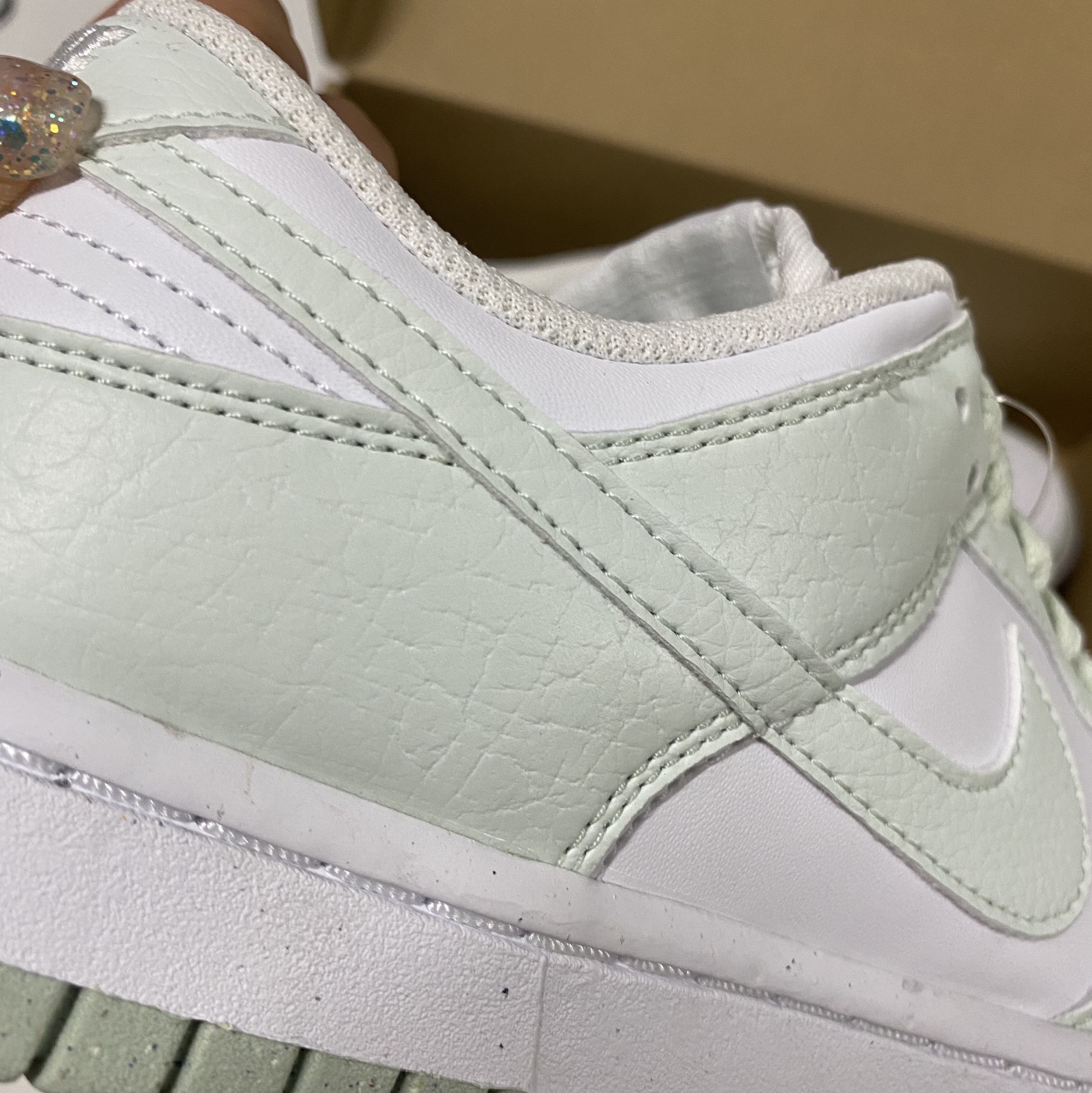 (W) Nike Dunk Low Next Nature Barely Green and White 착용 스타일 - 2