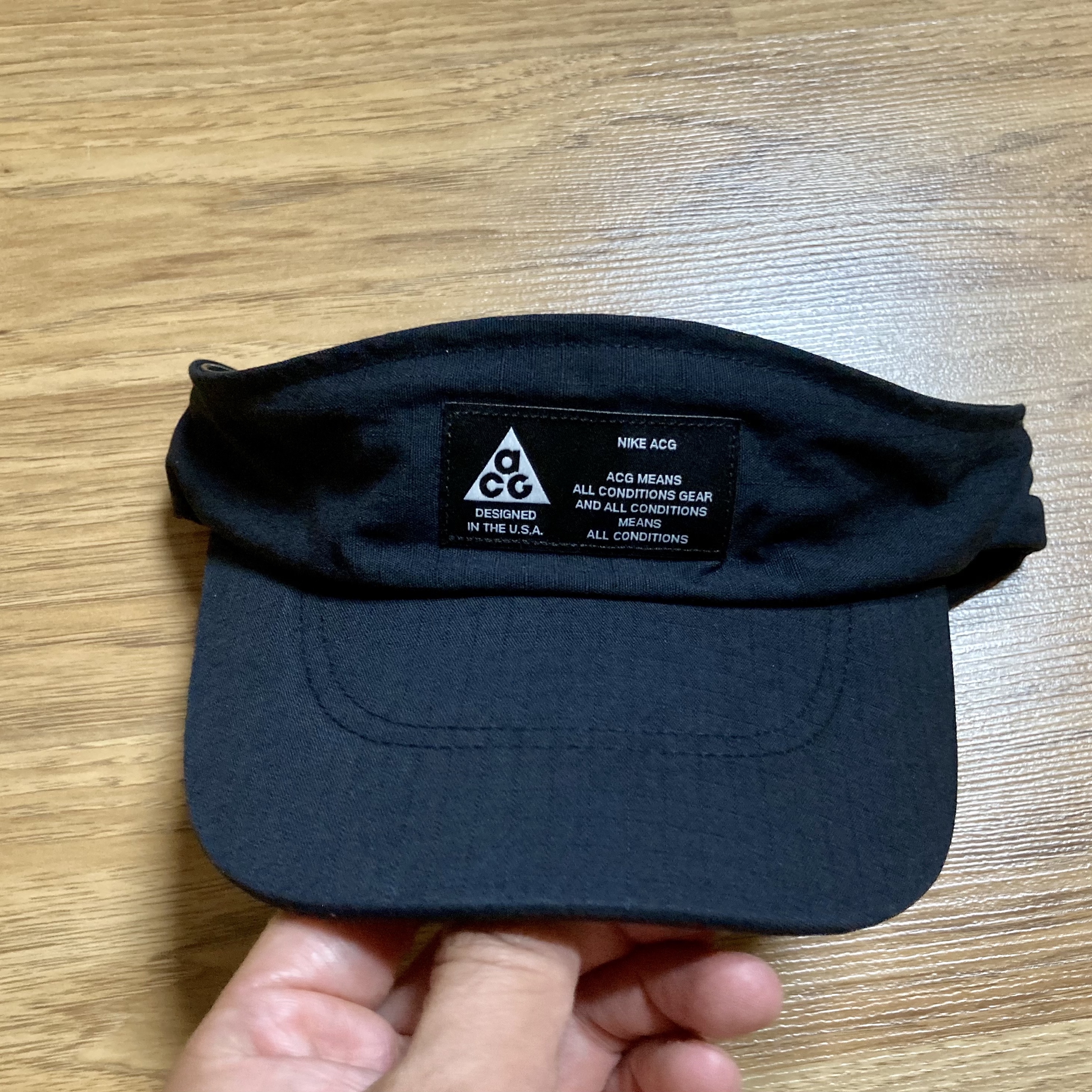 Nike ACG Tailwind Visor Cap Black 착용 스타일 - 2