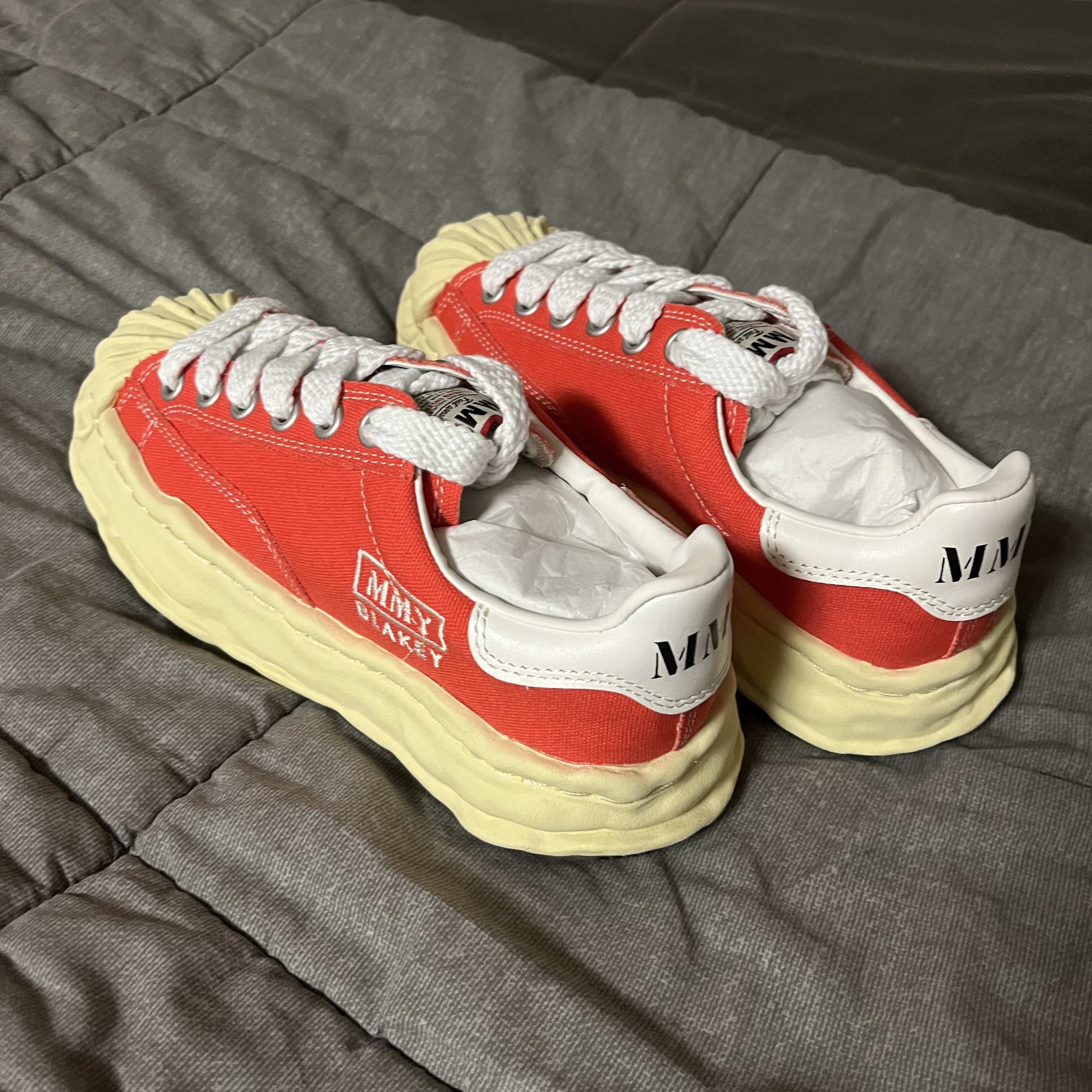 Maison Mihara Yasuhiro Blakey VL OG Sole Canvas Low-top Sneakers Orange 착용 스타일 - 2