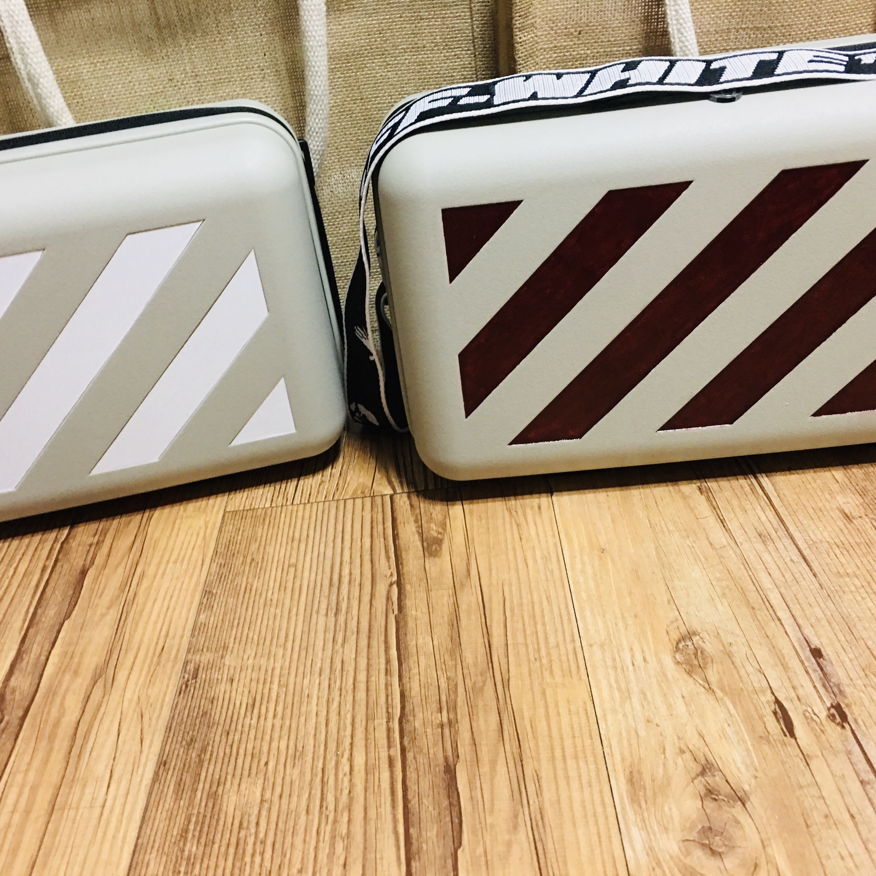 Off-White x Amore Pacific Protection Box (Without Cosmetics) 착용 스타일 - 1