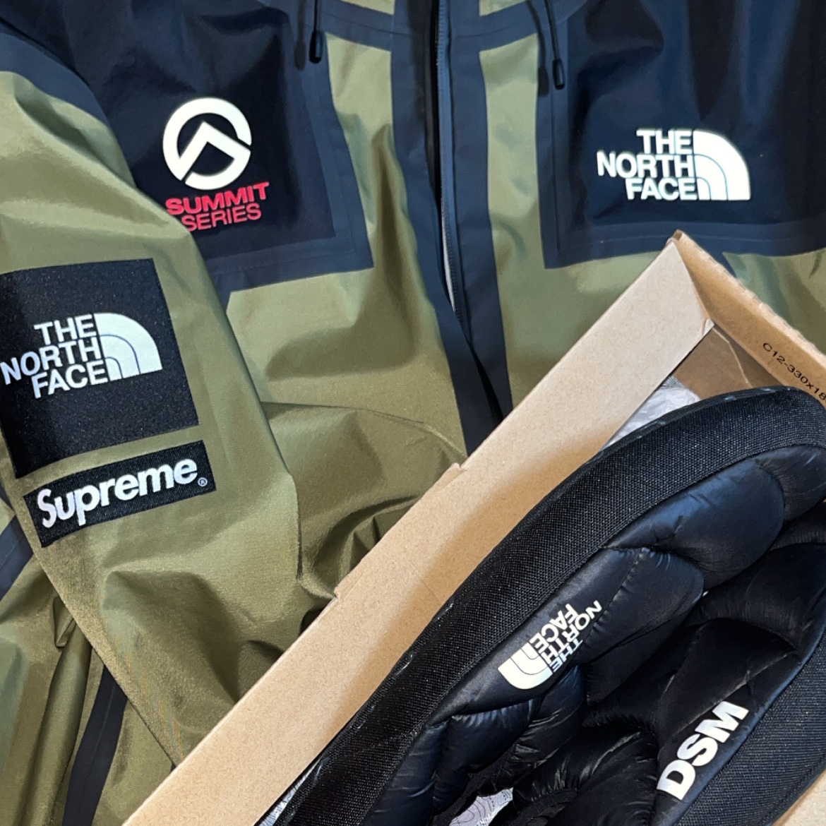 Supreme x The North Face Summit Series Outer Tape Seam Jacket Olive - 21SS 착용 스타일