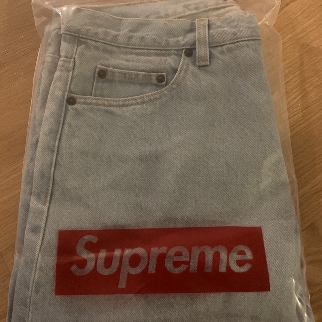 Supreme Regular Jean Washed Blue - 22SS 착용 스타일