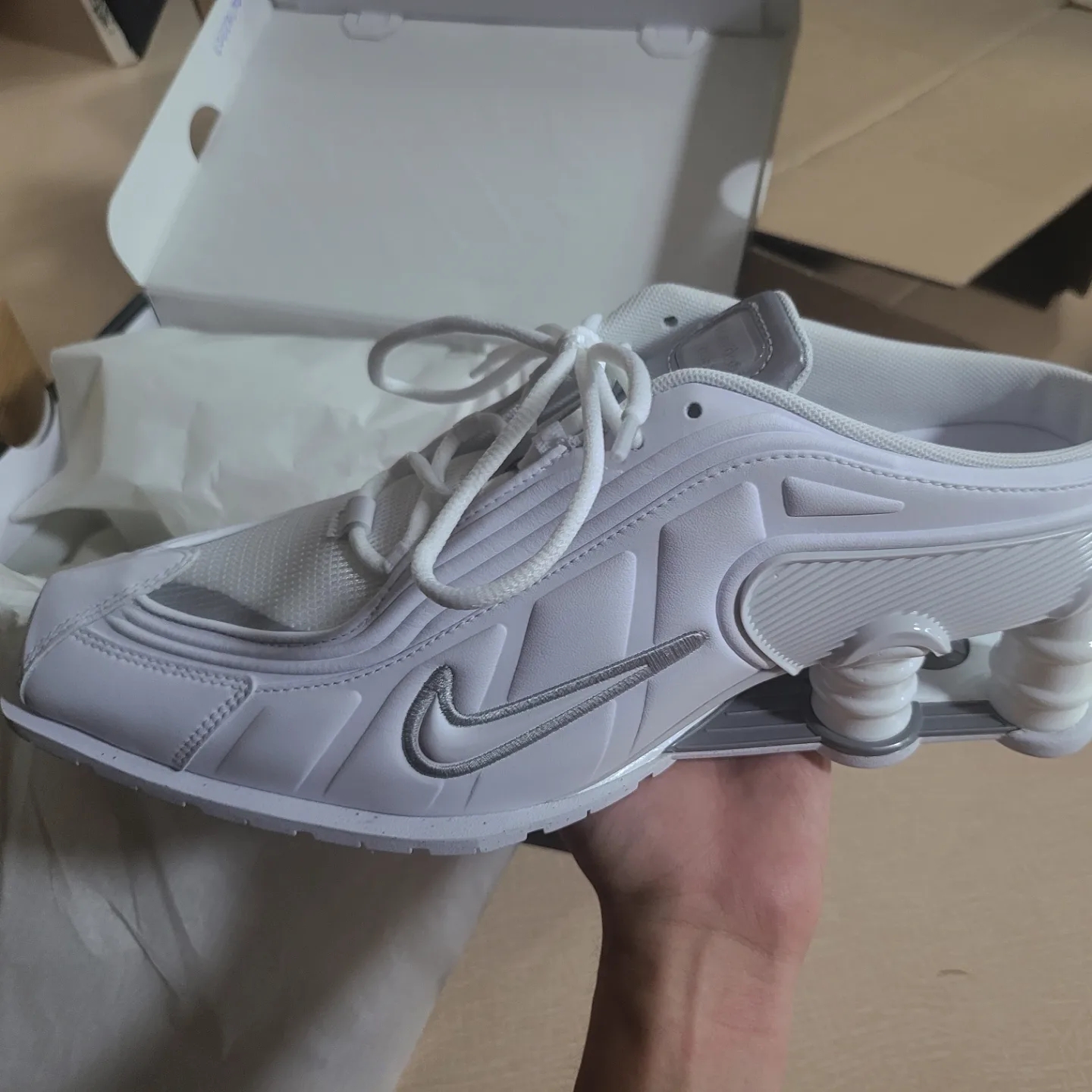 Nike x Martine Rose Shox MR4 White 착용 스타일 - 1