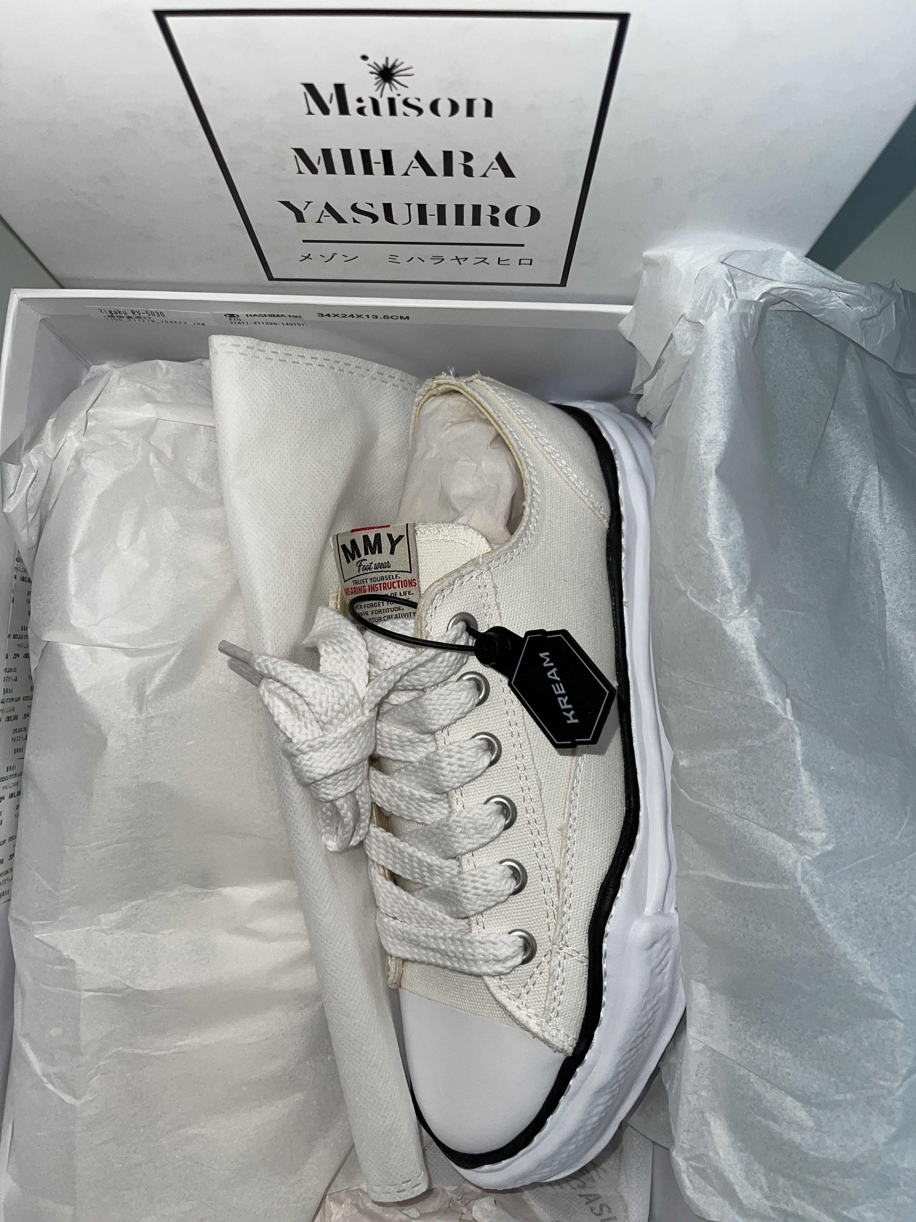Maison Mihara Yasuhiro Peterson OG Sole Canvas Low Sneakers White 착용 스타일 - 2