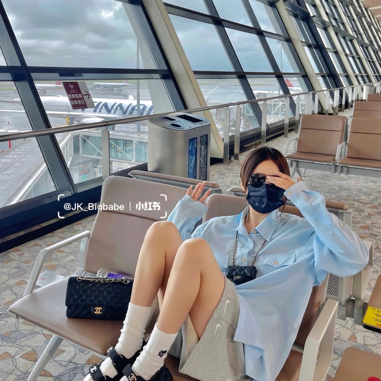 (W) Chanel Sandals Mixed Fibers & Black 착용 스타일 - 2